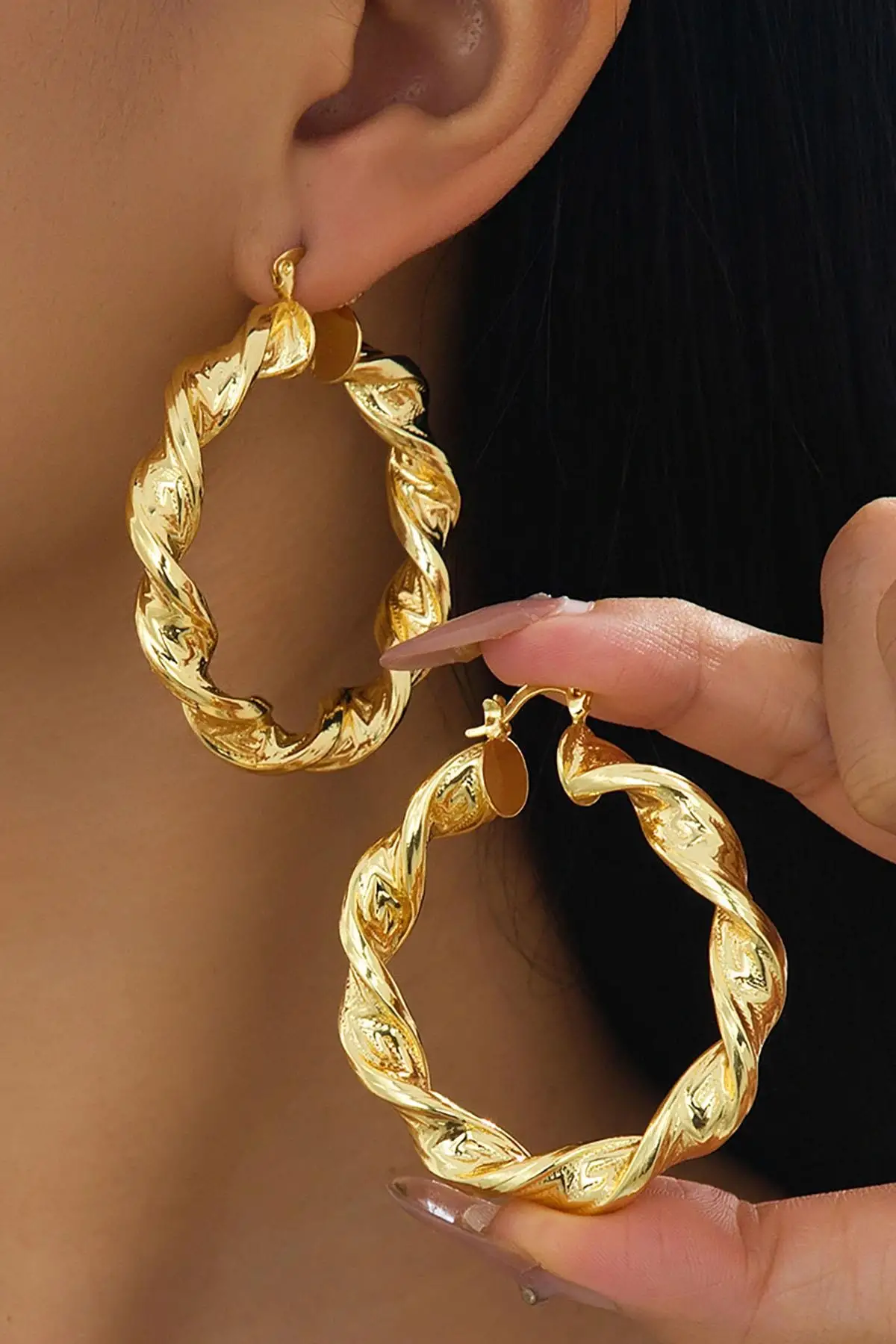 Altın Renk Burgu Detaylı 35Mm Halka Küpe (Çift)