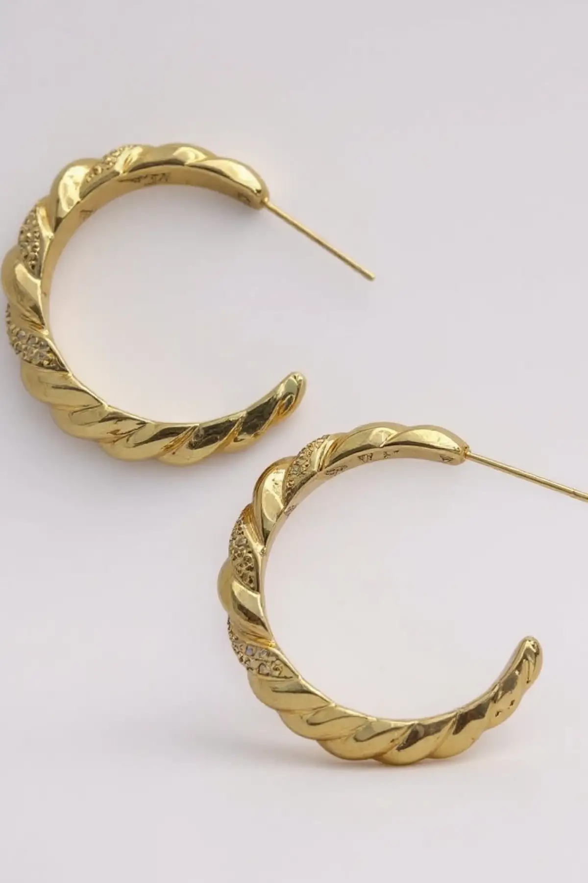 Altın Renk Burgu Detaylı Halka Küpe (Çift)