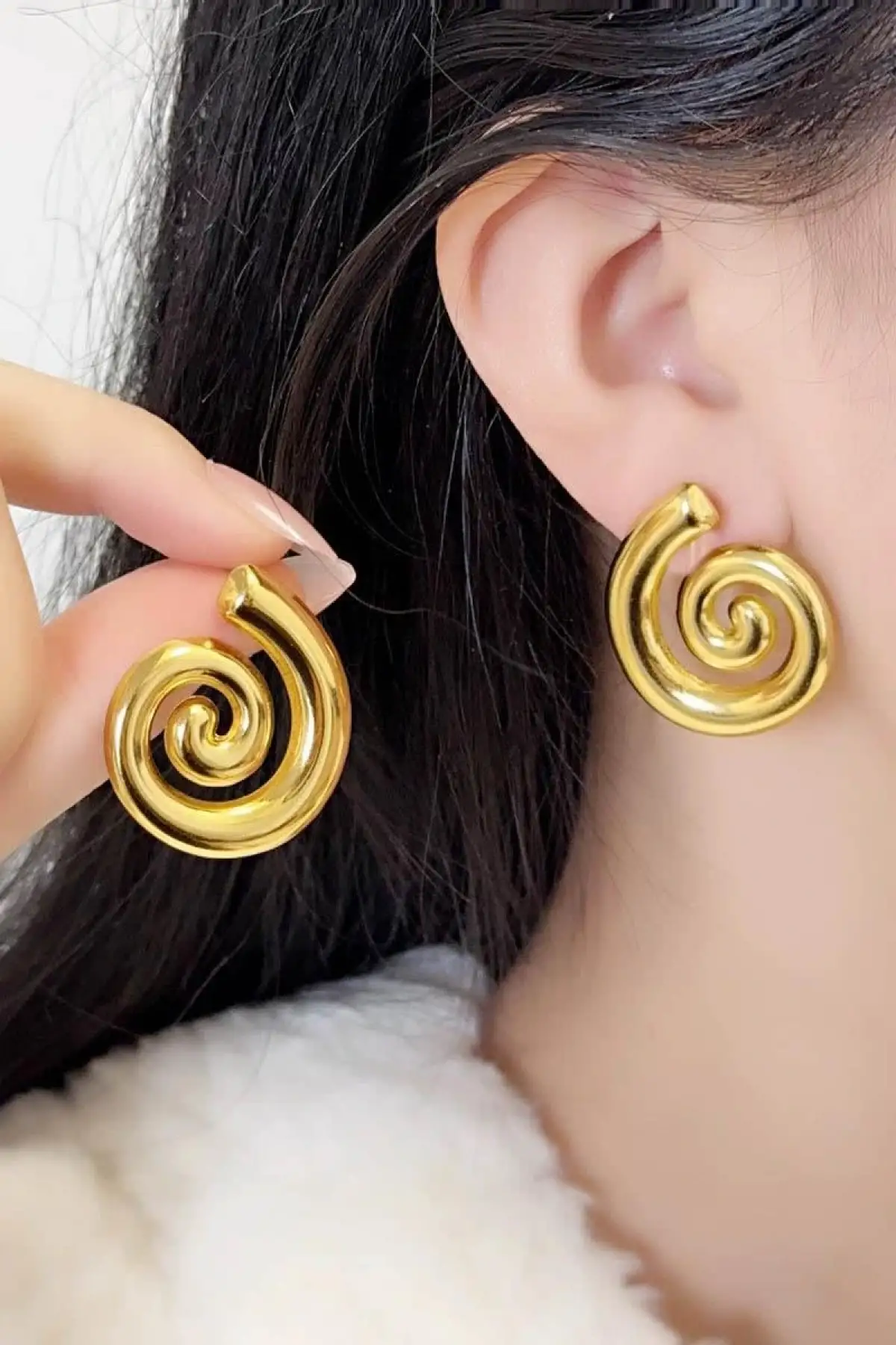 Altın Renk Çelik Küpe (Çift)