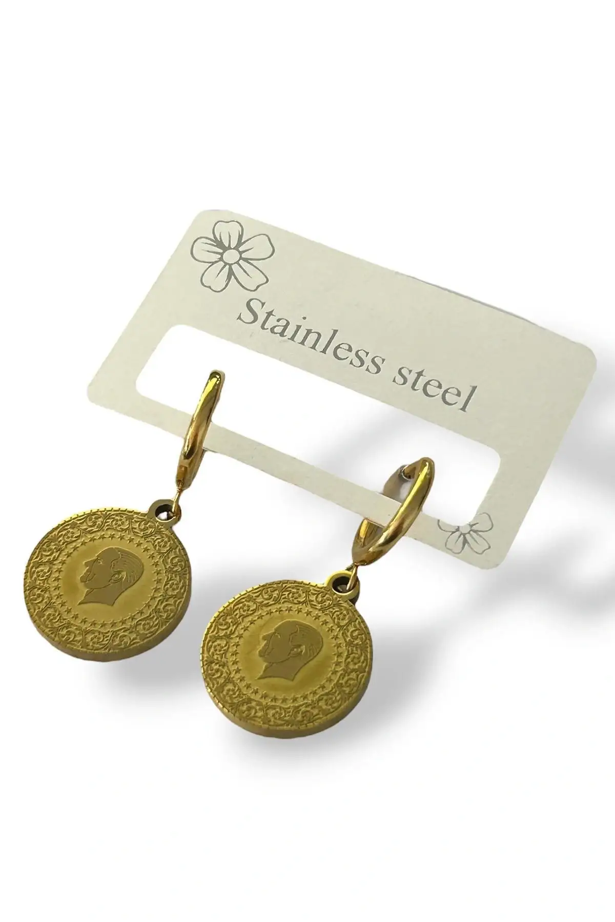 Altın Renk Çeyrek Figürlü Çelik Küpe (Çift)