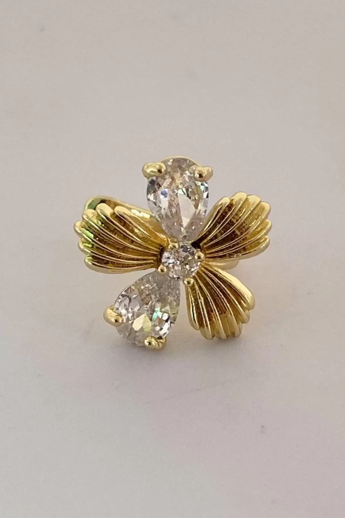 Altın Renk Çiçek Detaylı Taşlı Ear Cuff Küpe (Tek)