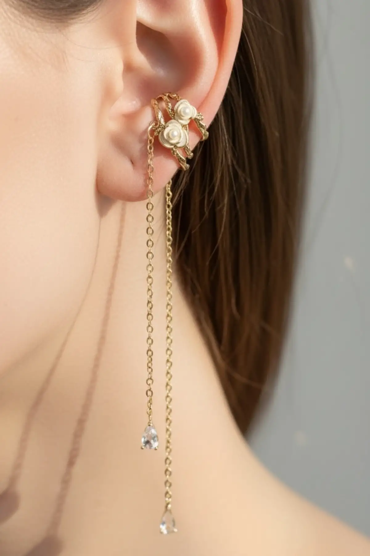 Altın Renk Çiçek Figürlü 14K Altın Kaplama Kulak Aksesuarı (Tek)