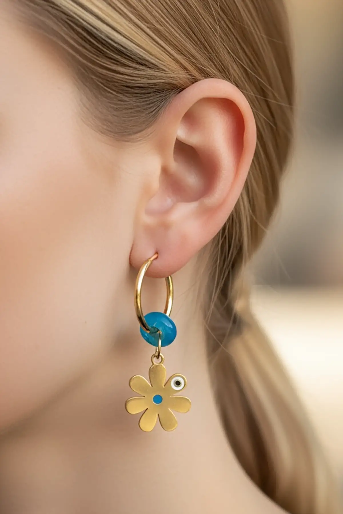 Altın Renk Çiçek Figürlü Çelik Küpe (Çift)