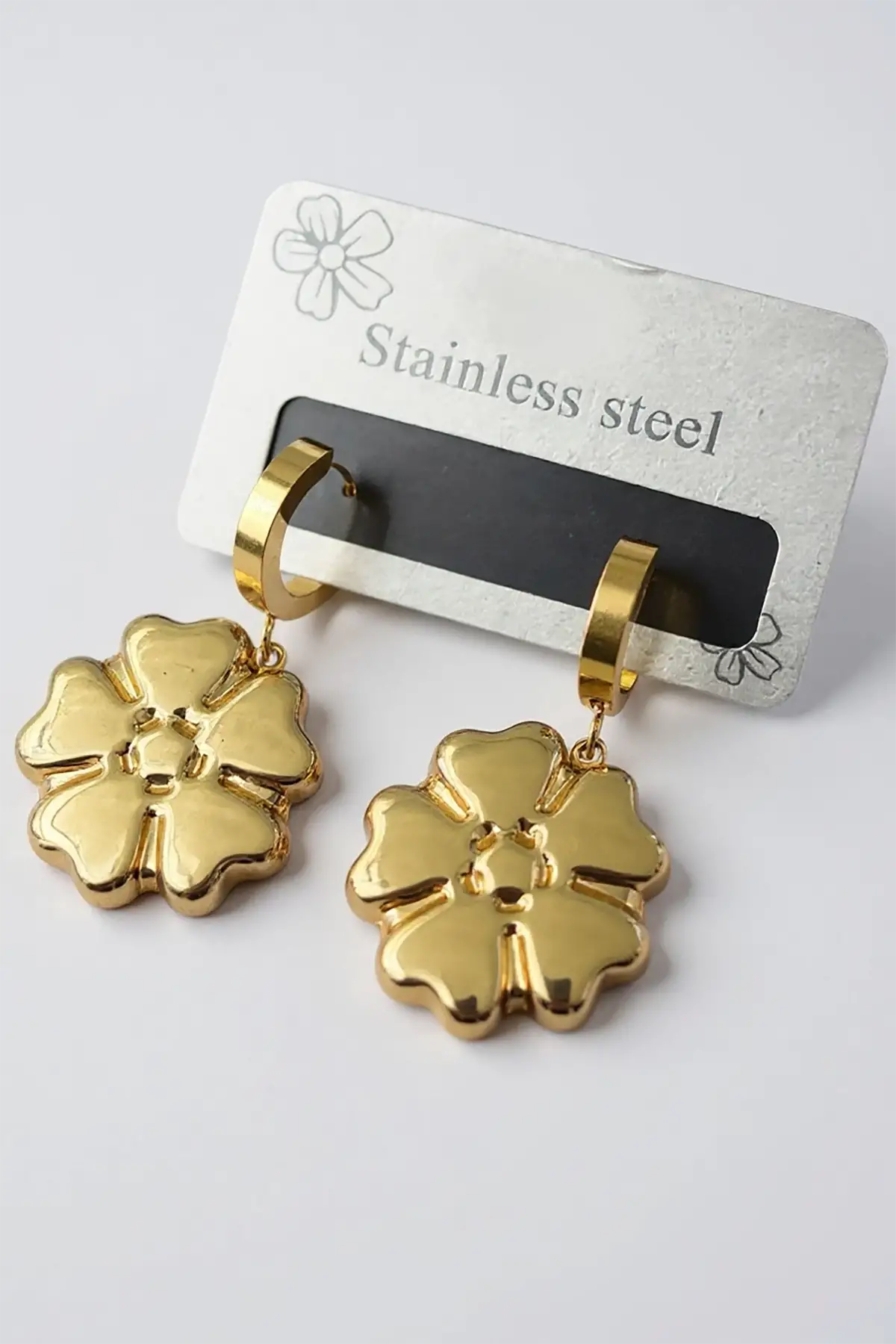 Altın Renk Çiçek Figürlü Çelik Küpe (Çift)