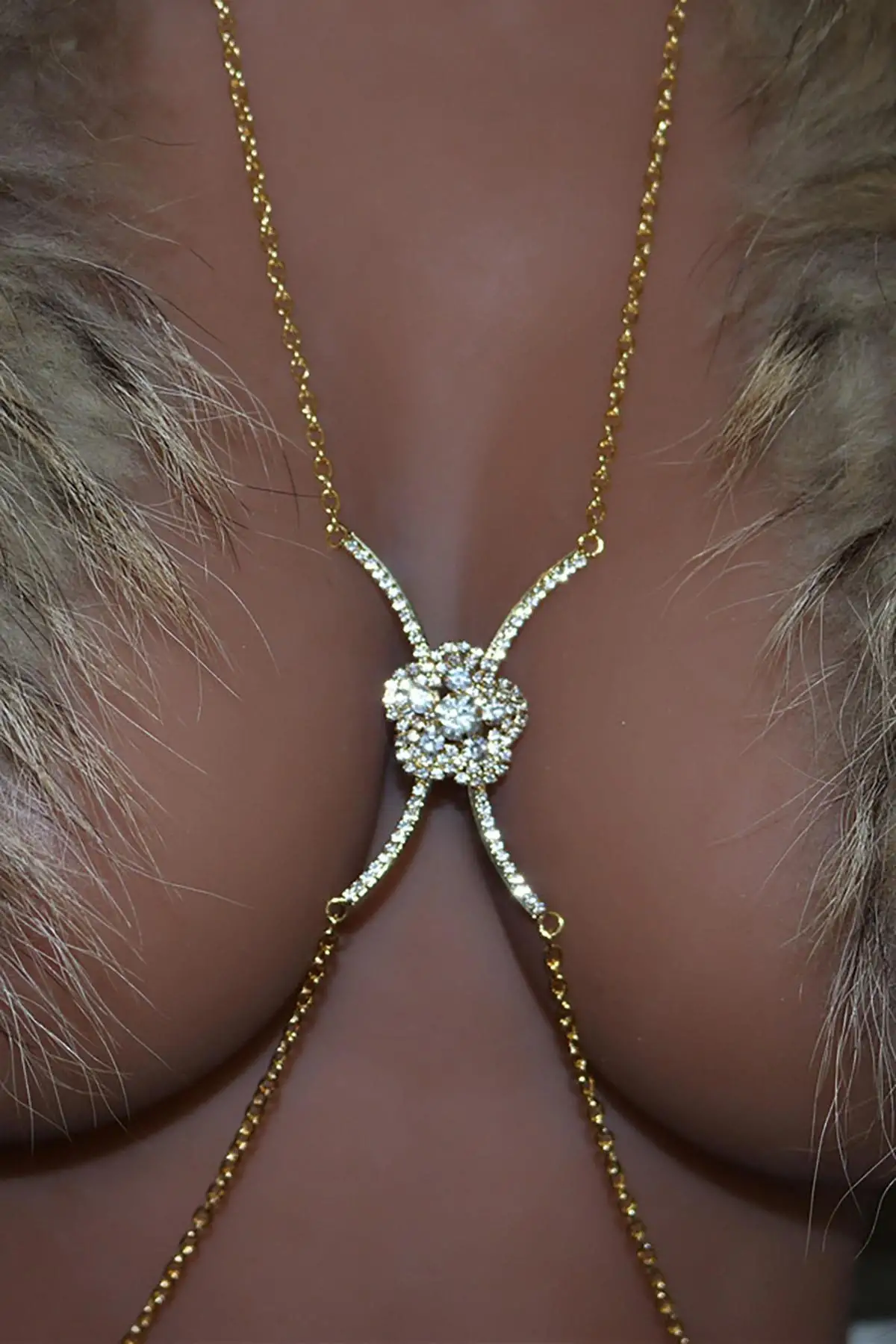 Altın Renk Çiçek Figürlü Taş Detaylı Tasarım Vücut Aksesuar