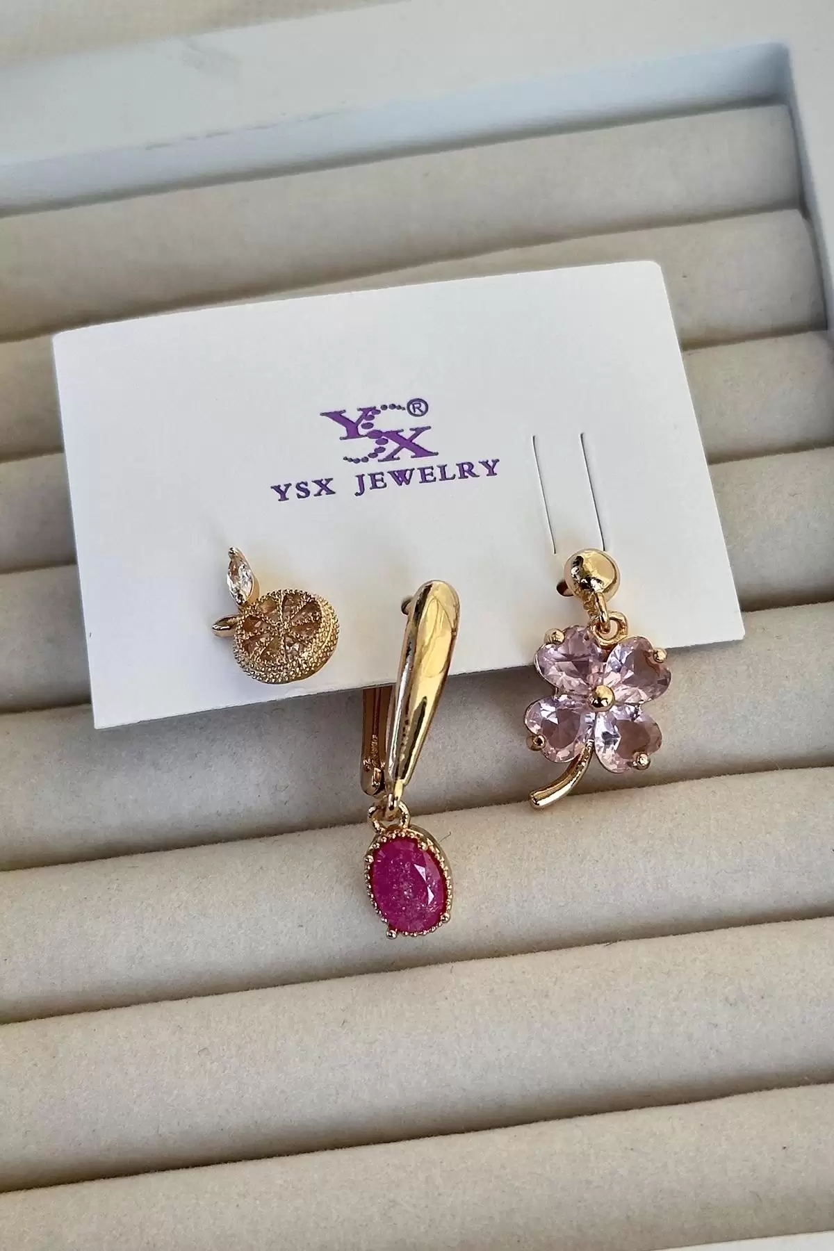 Altın Renk Çiçek Figürlü Taş Detaylı VİP 3lü YSX Küpe Set
