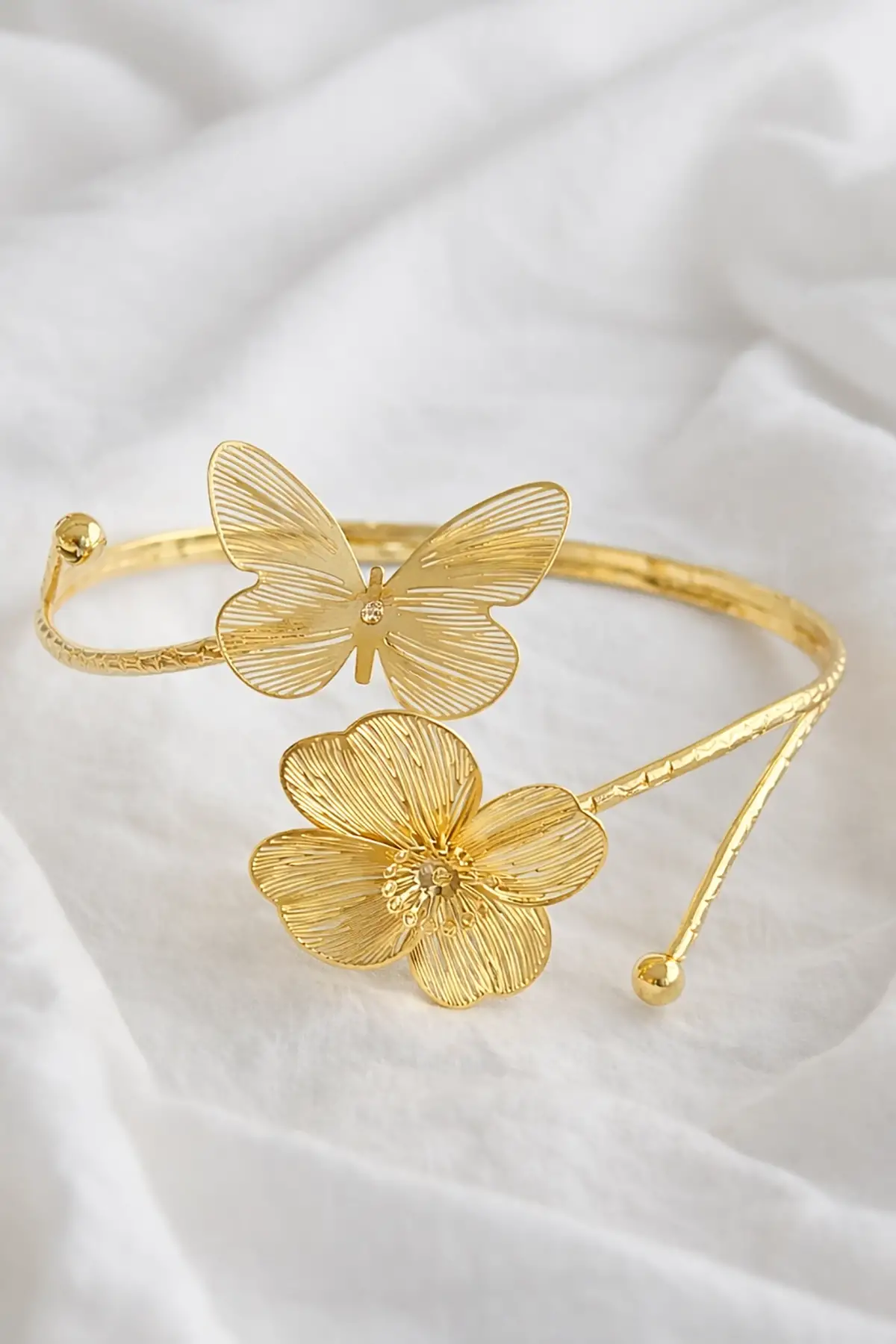 Altın Renk Çiçek Ve Kelebek Figürlü Tasarım Bileklik Kol Aksesuarı
