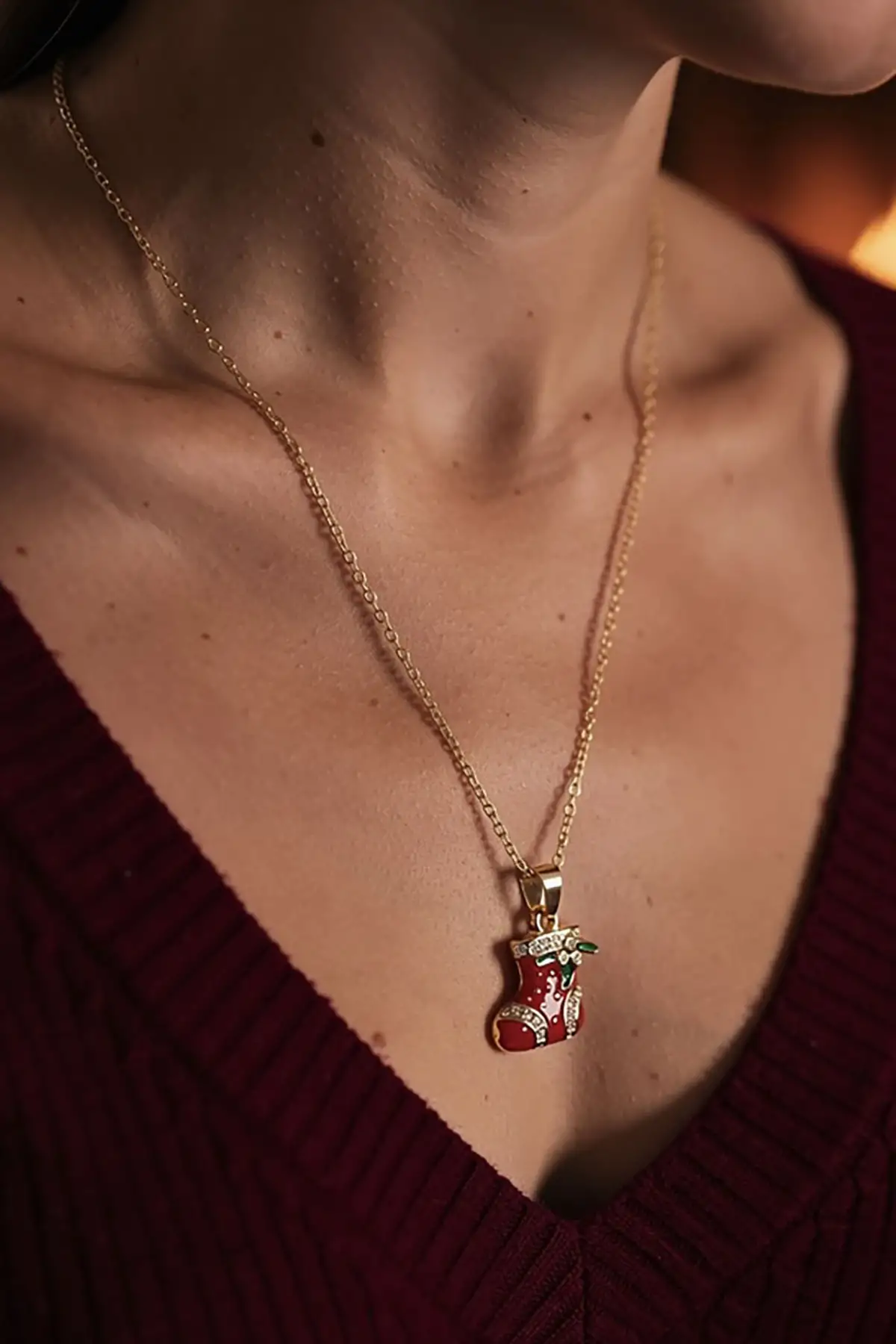 Altın Renk Çorap Figürlü Çelik Yılbaşı Kolyesi