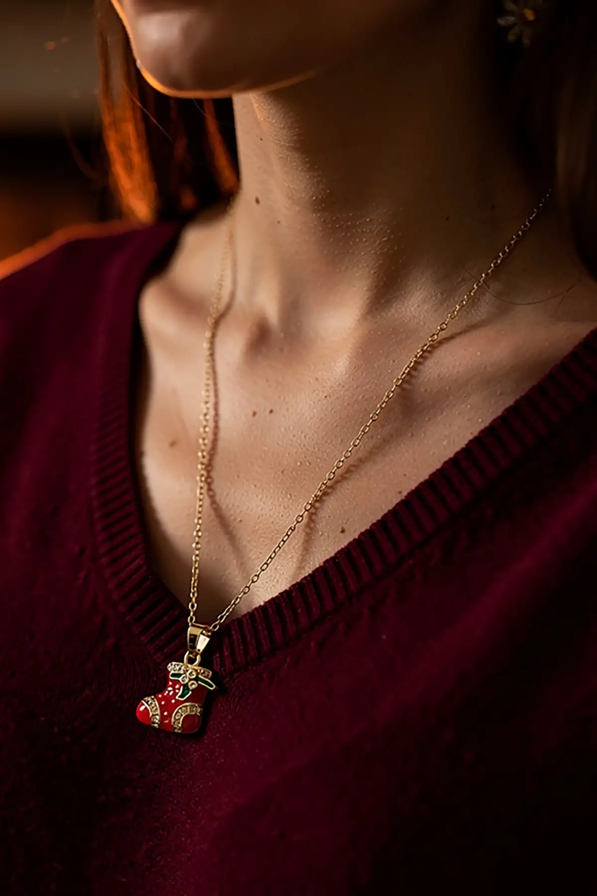 Altın Renk Çorap Figürlü Çelik Yılbaşı Kolyesi