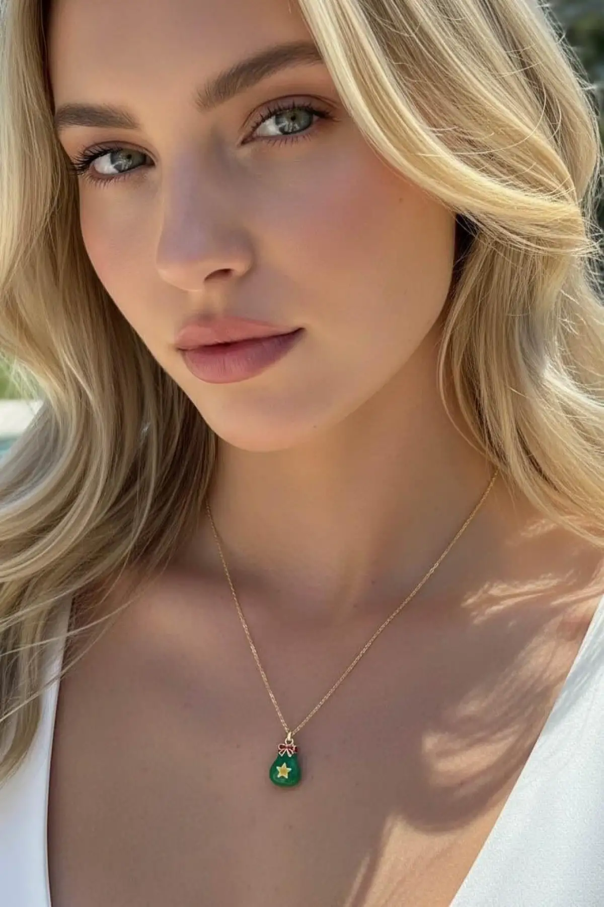 Altın Renk Çorap Figürlü Çelik Yılbaşı Kolyesi