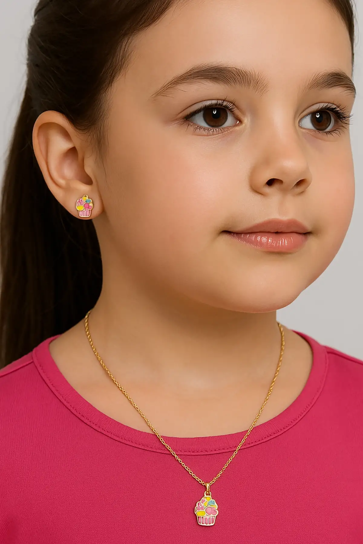 Altın Renk Cupcake Figürlü Çocuk Küpe Ve Kolye Set