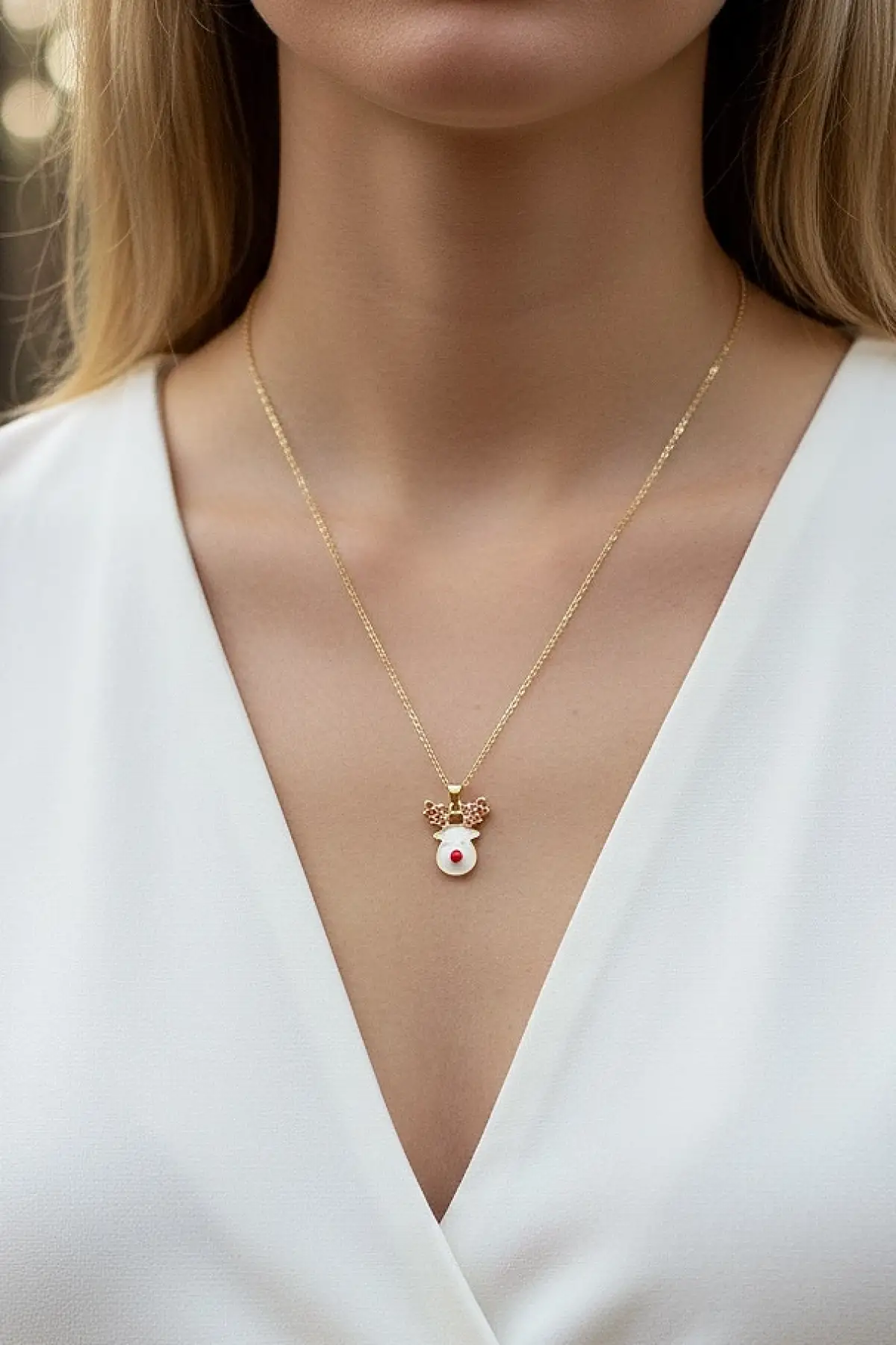 Altın Renk Geyik Figürlü Çelik Yılbaşı Kolyesi