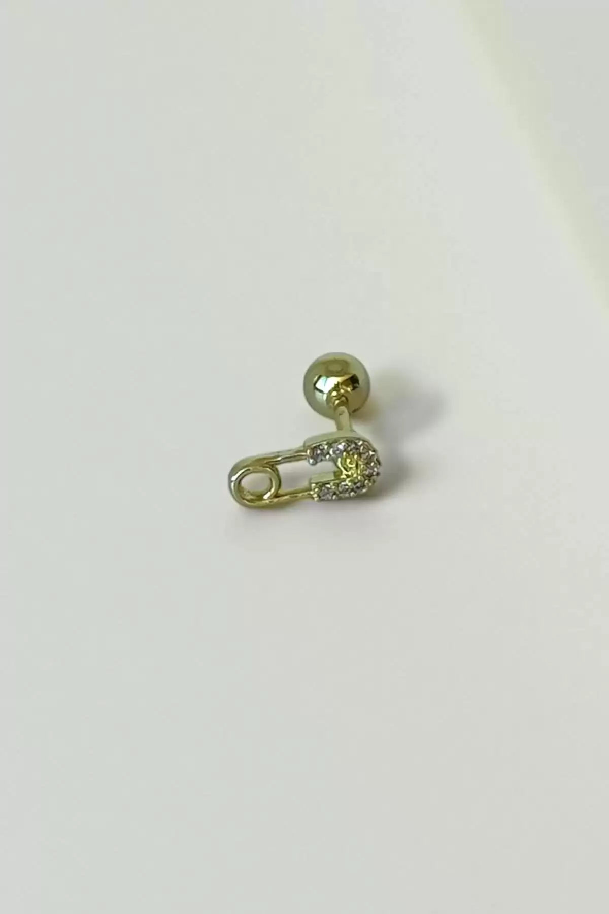 Altın Renk İğne Taş Detaylı Çelik Tragus/Kıkırdak Küpe/Piercing (Tek)