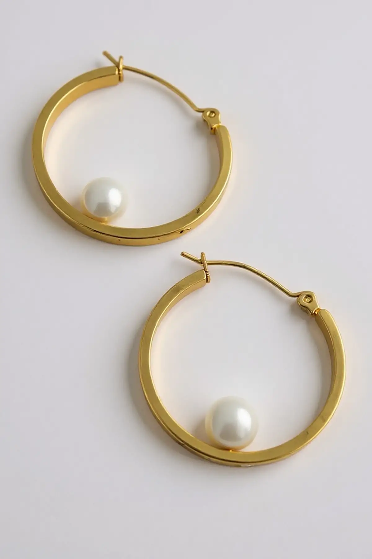 Altın Renk İnci Detaylı Çelik Halka  Küpe (Çift)