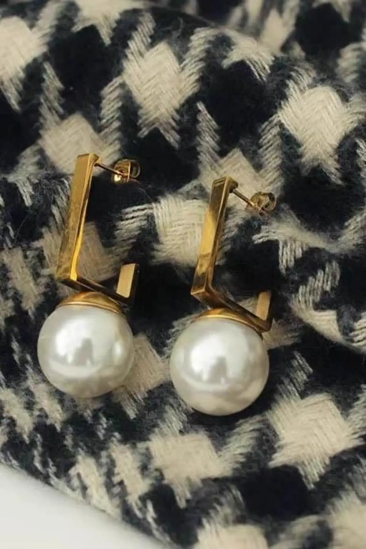 Altın Renk İnci Detaylı Çelik Küpe (Çift)