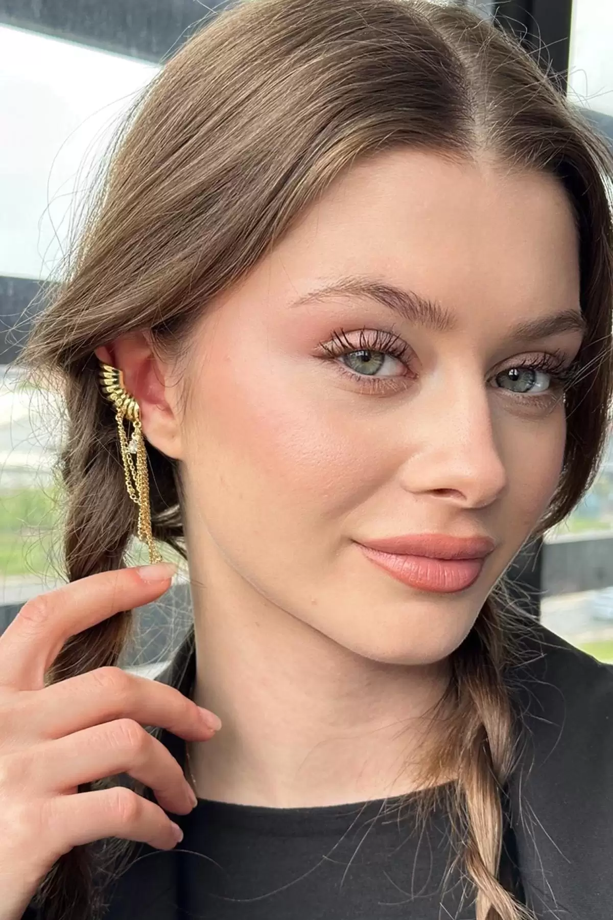 Altın Renk İnci Detaylı Sallantılı Ear Cuff (Tek)