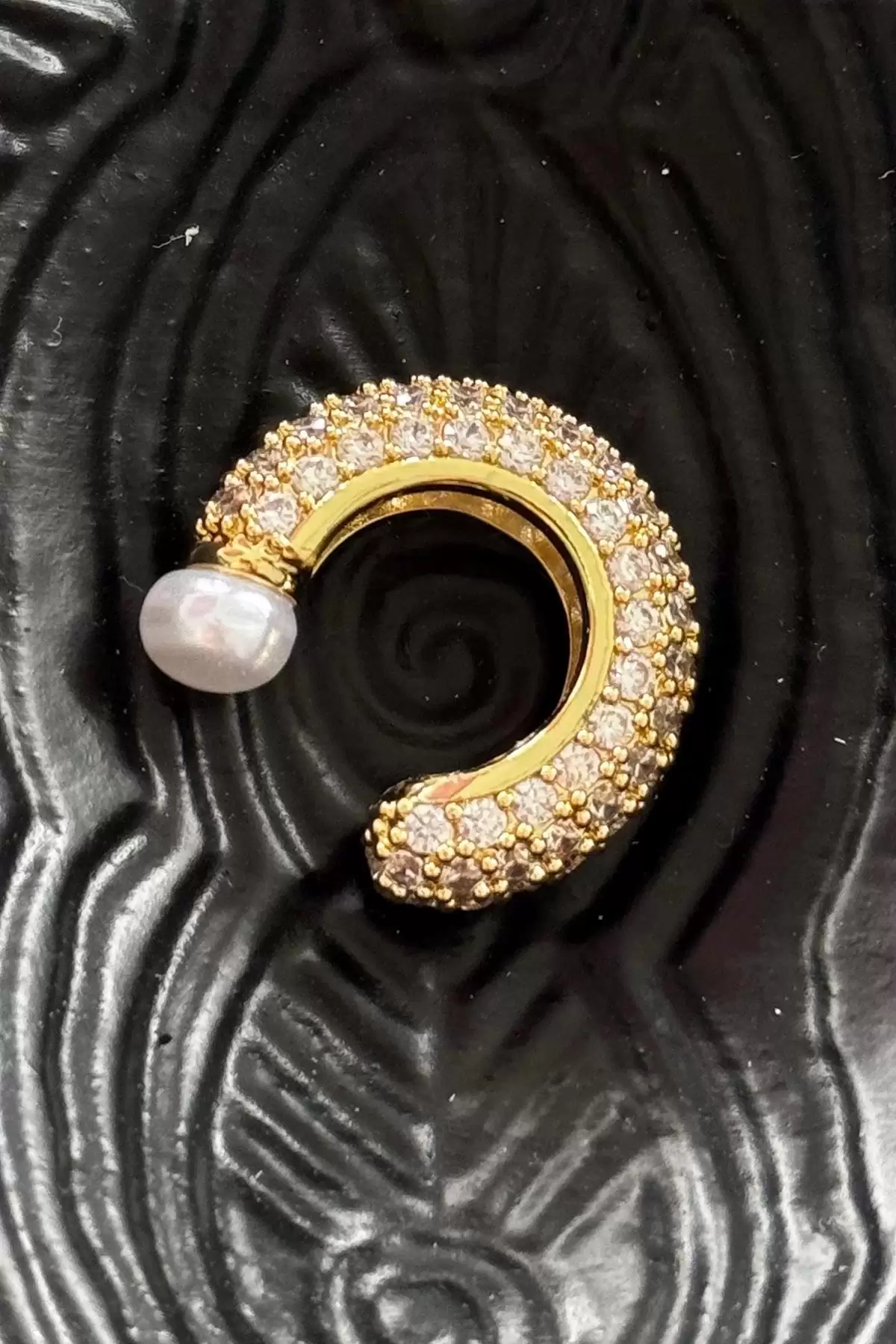 Altın Renk İnci Ve Taş Detaylı Ear Cuff (Tek)