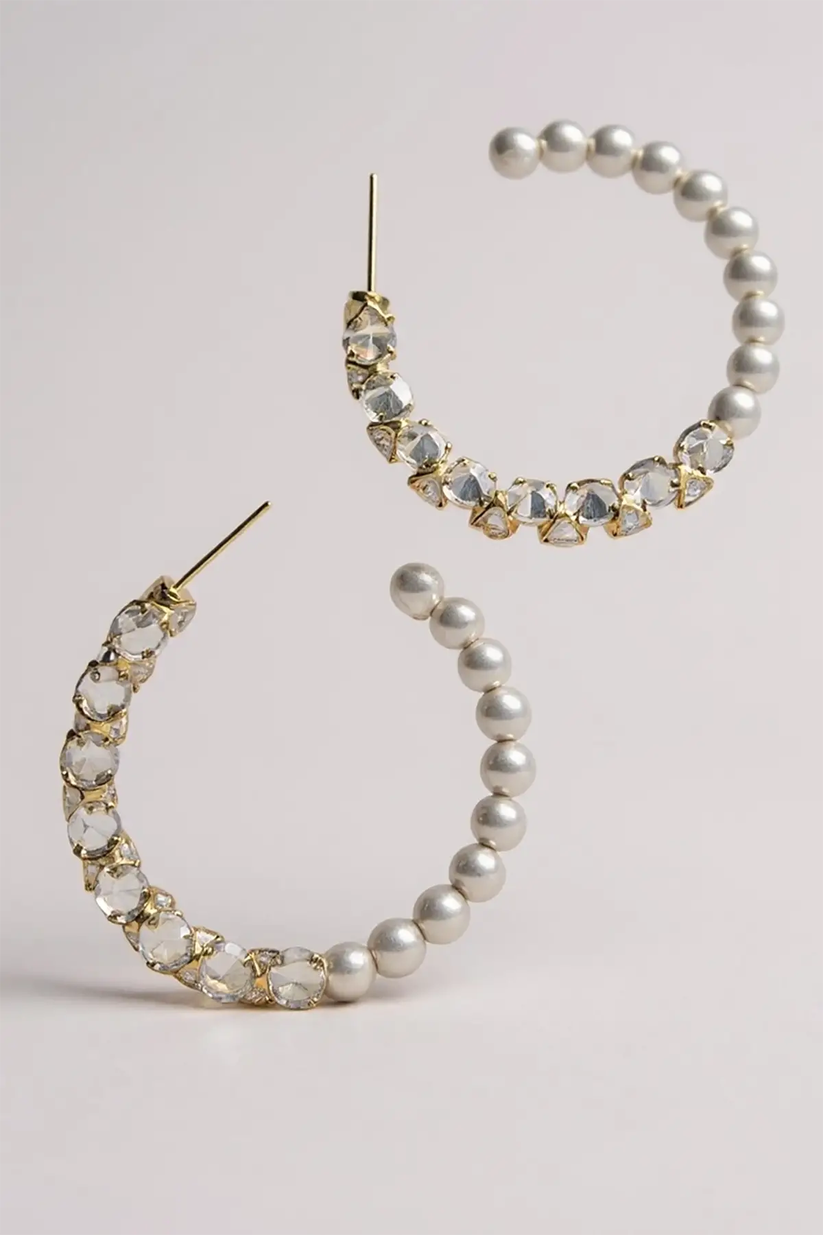 Altın Renk İnci Ve Taş Detaylı Halka Küpe (Çift