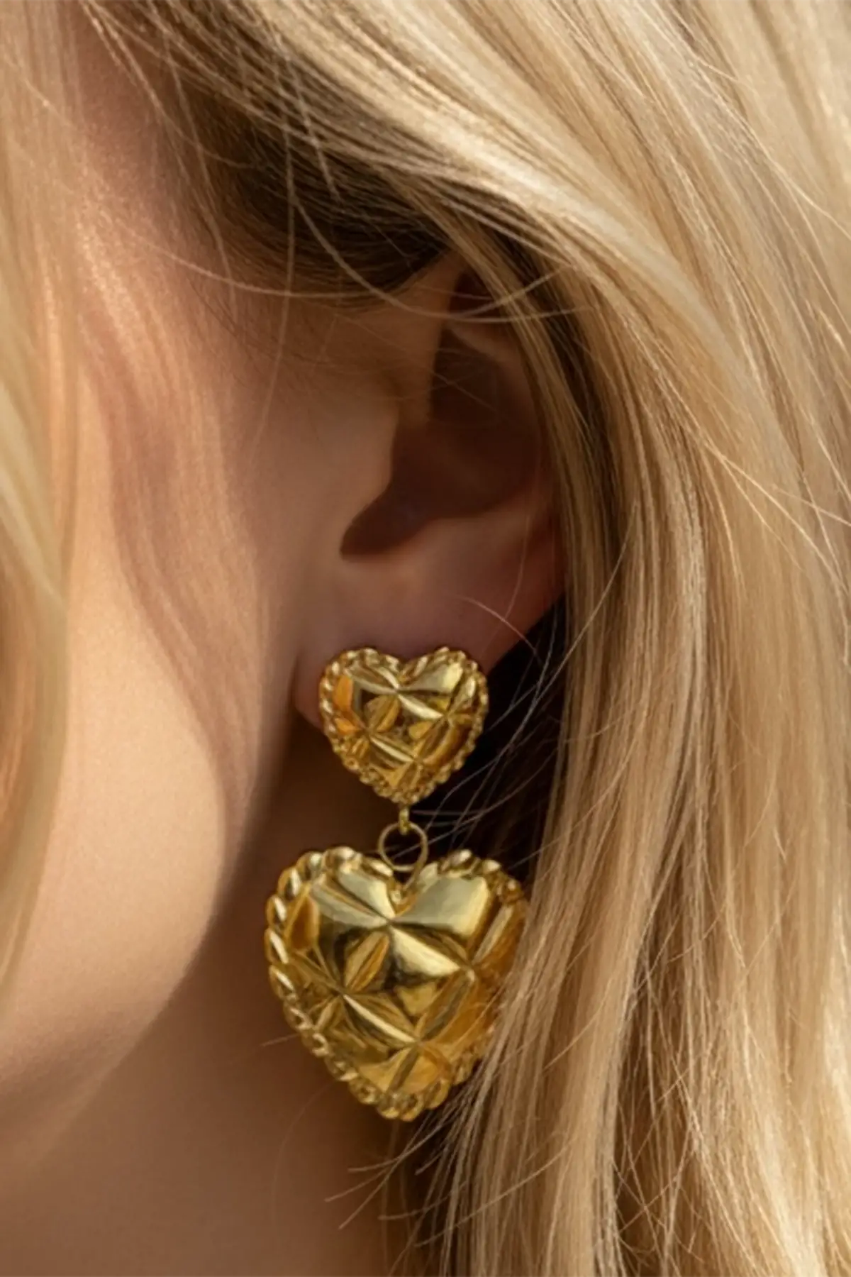 Altın Renk Kalp Figürlü Çelik Küpe (Çift)