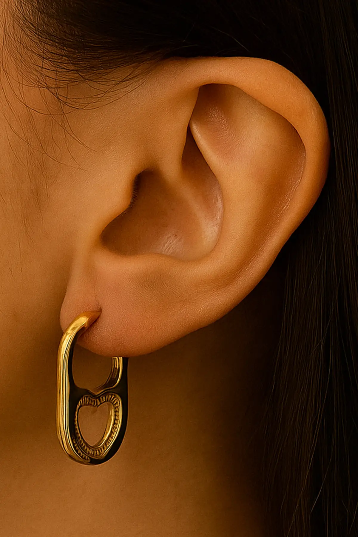 Altın Renk Kalp Figürlü Çelik Küpe (Çift)