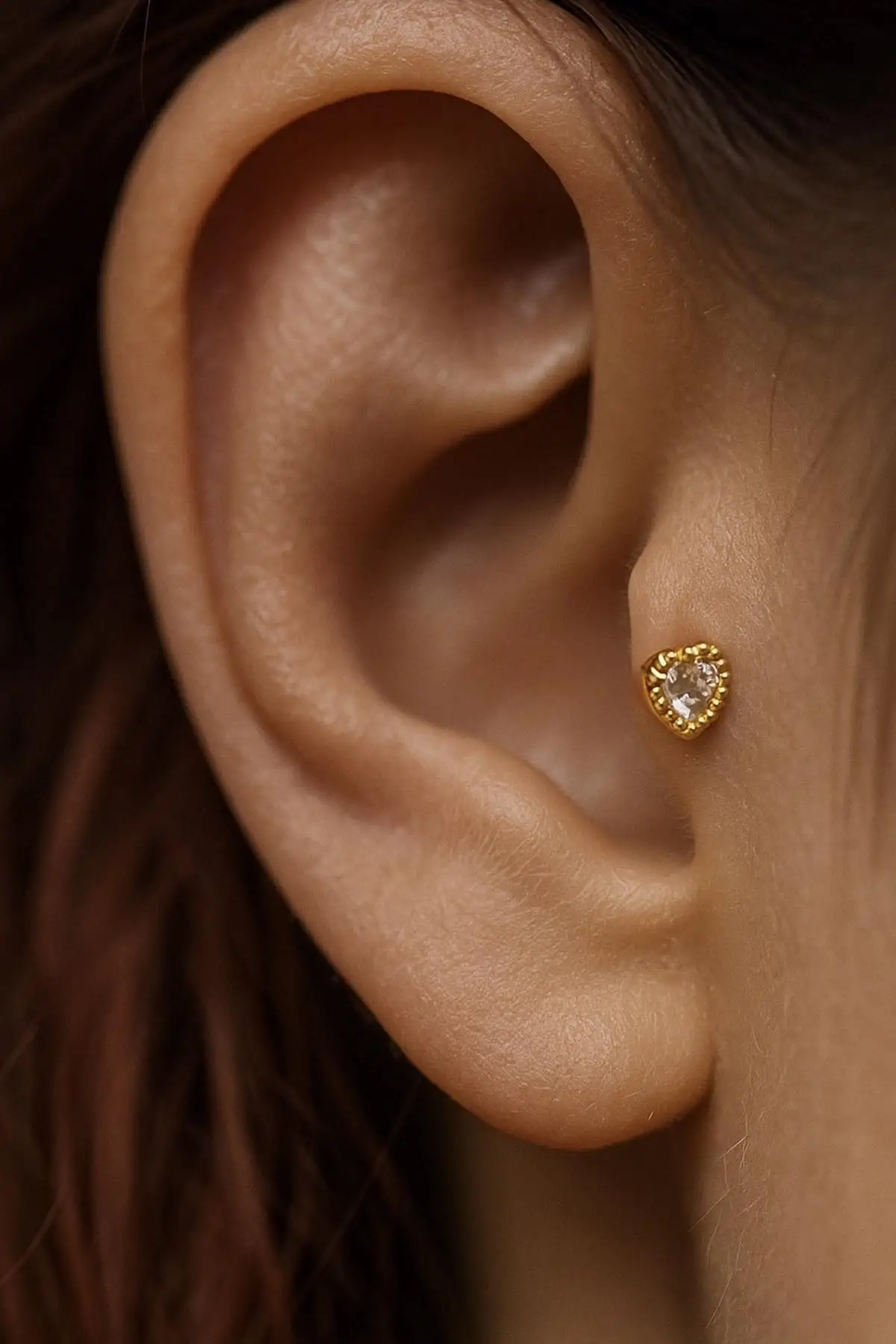 Altın Renk Kalp Figürlü Cerrahi Çelik Tragus/Kıkırdak Küpe/Piercing (Tek)