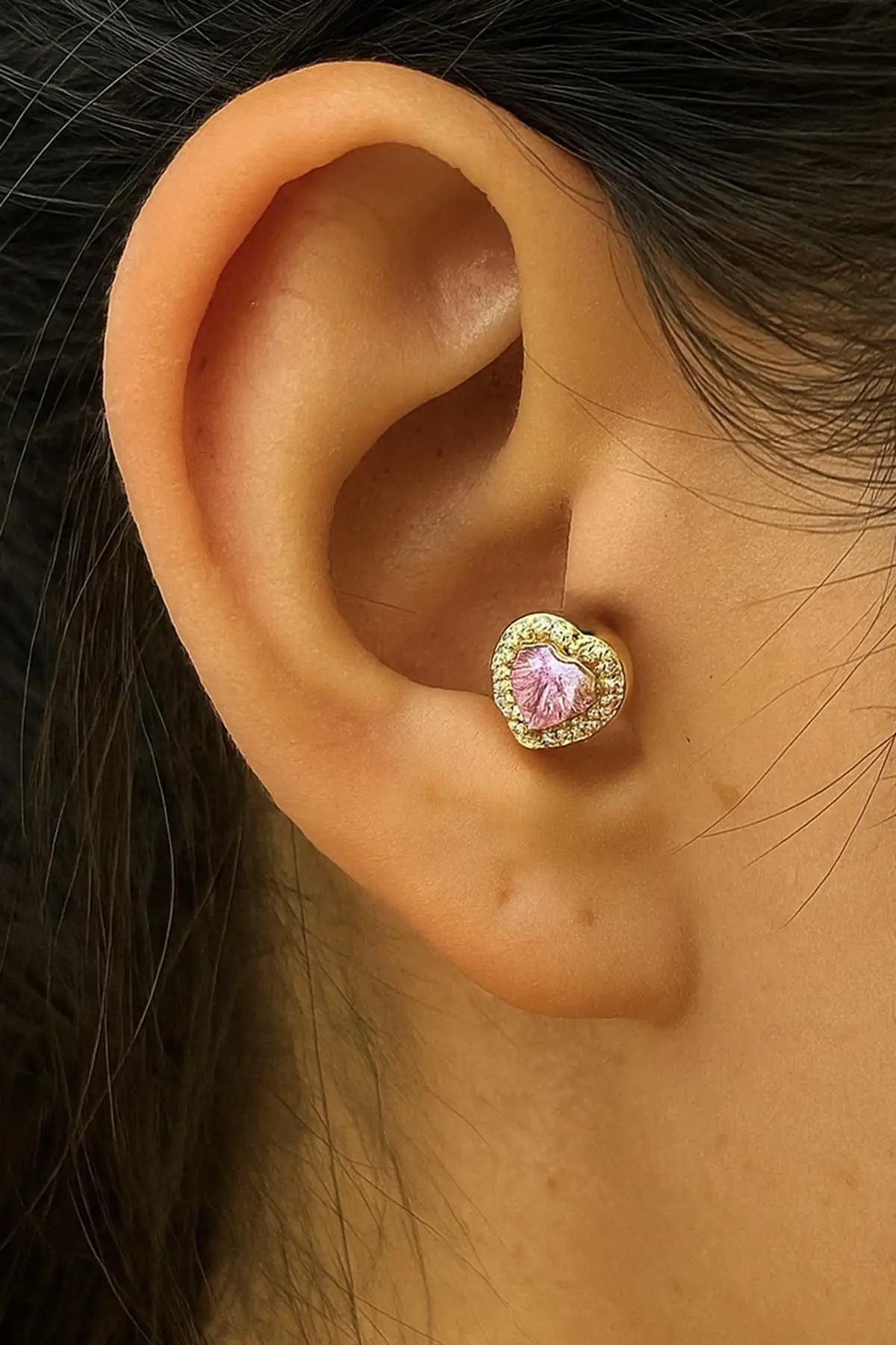 Altın Renk Kalp Figürlü Cerrahi Çelik Tragus/Kıkırdak Küpe/Piercing (Tek)