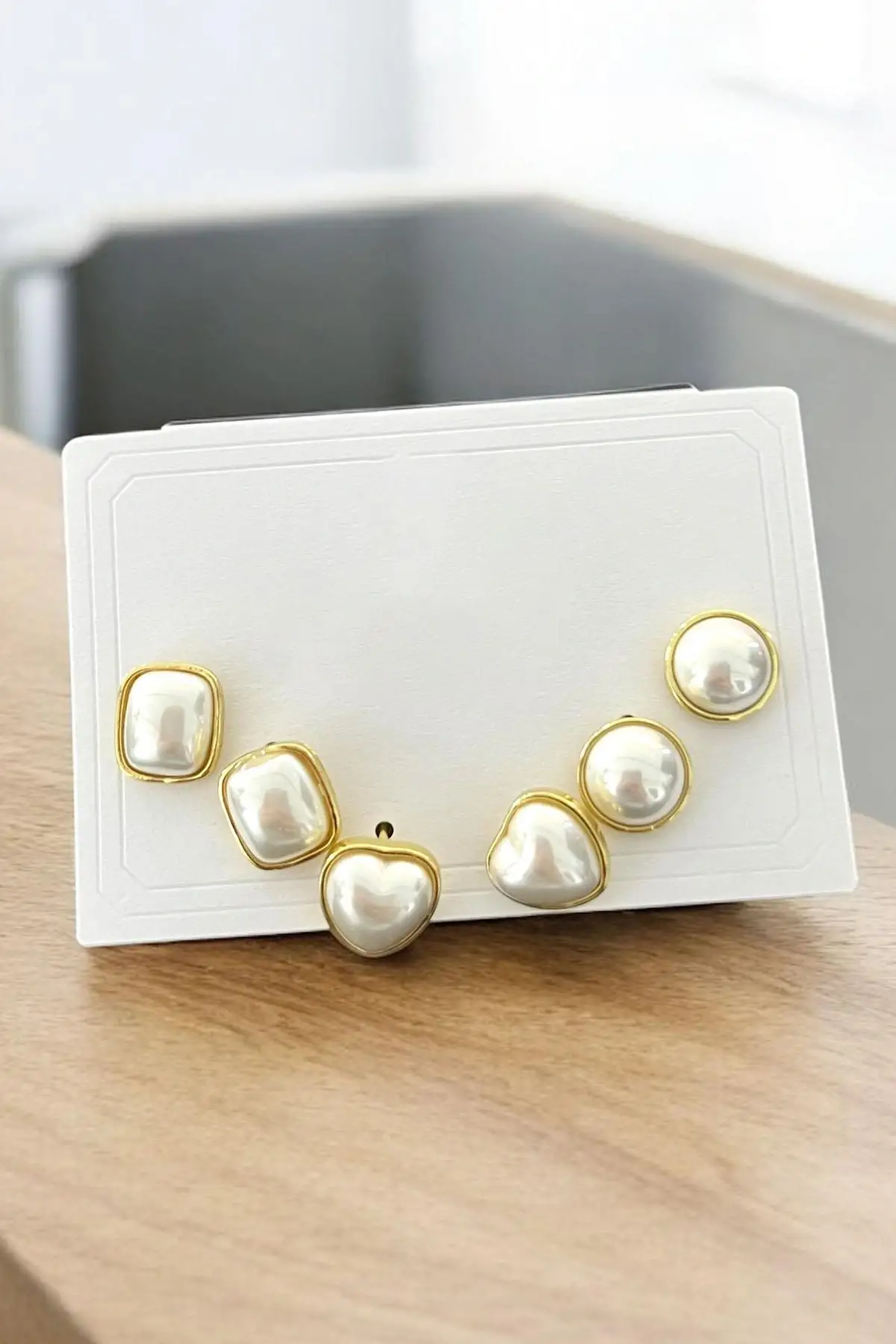 Altın Renk Kalp Figürlü İnci Detaylı 6lı Küpe Set