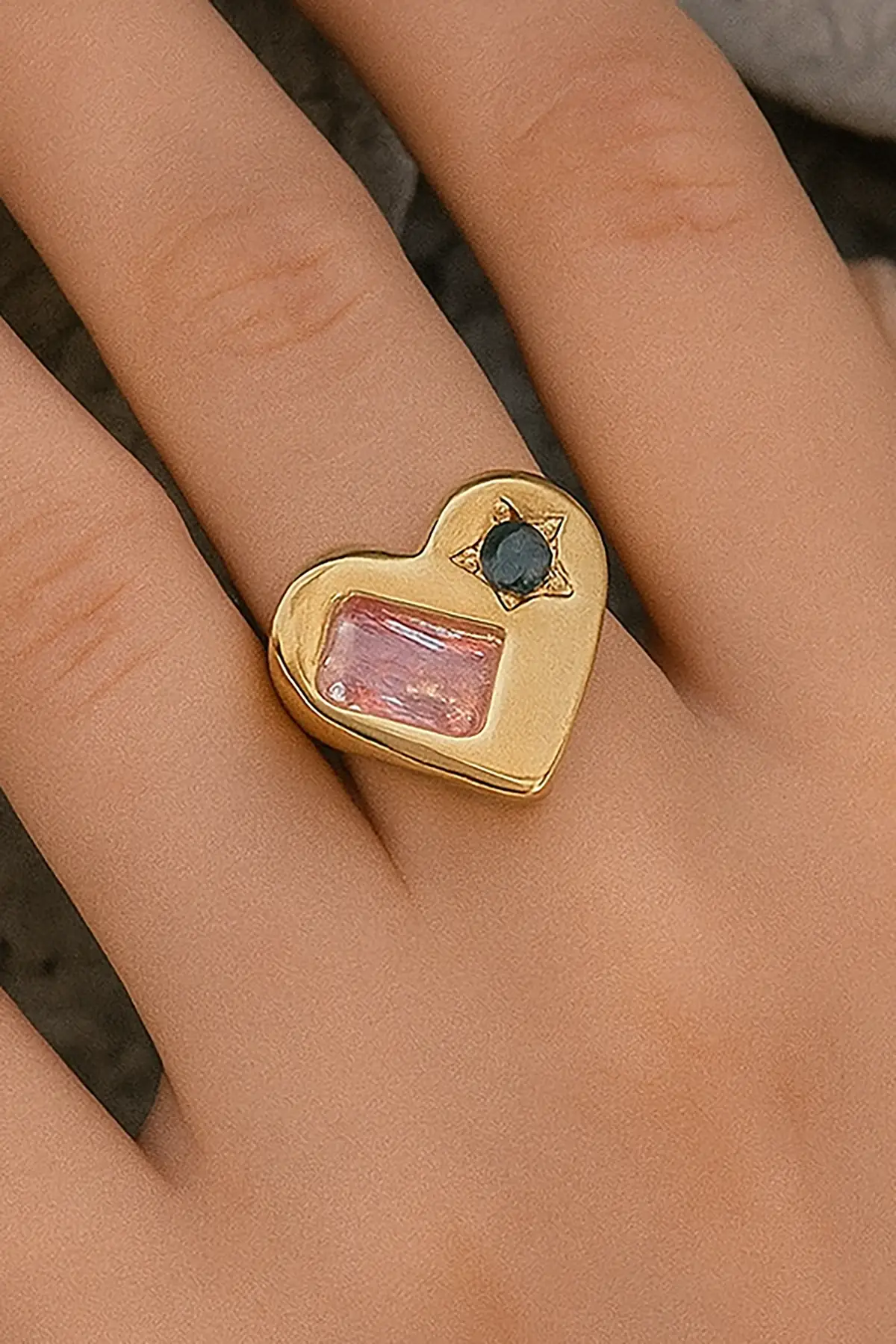 Altın Renk Kalp Figürlü Taş Detaylı Ayarlanabilir Yüzük