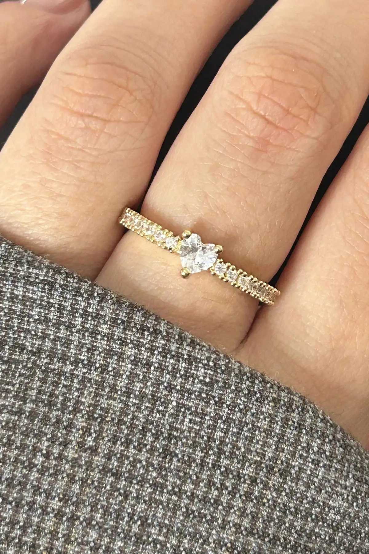 Altın Renk Kalp Figürlü Taş Detaylı Ayarlanabilir Yüzük