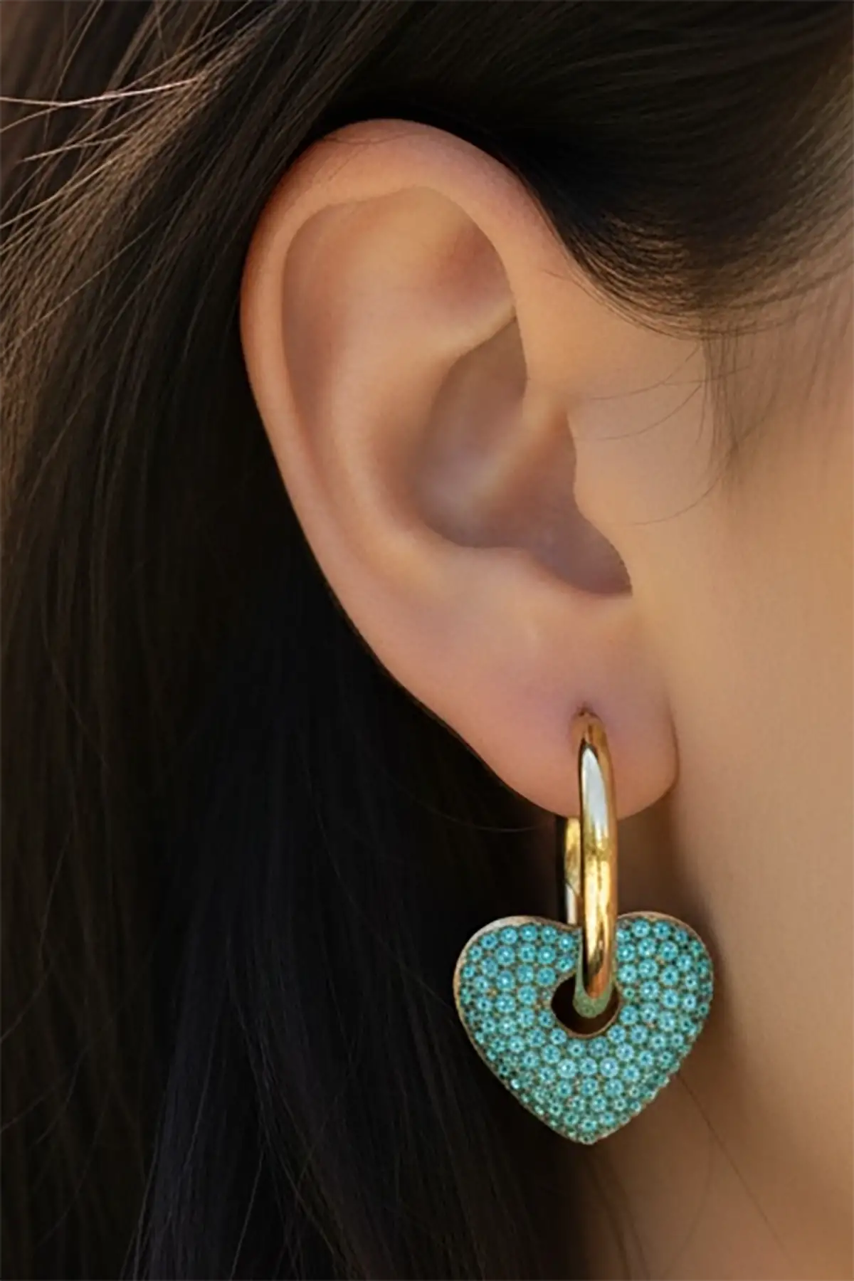 Altın Renk Kalp Figürlü Taş Detaylı Çelik Küpe (Çift)