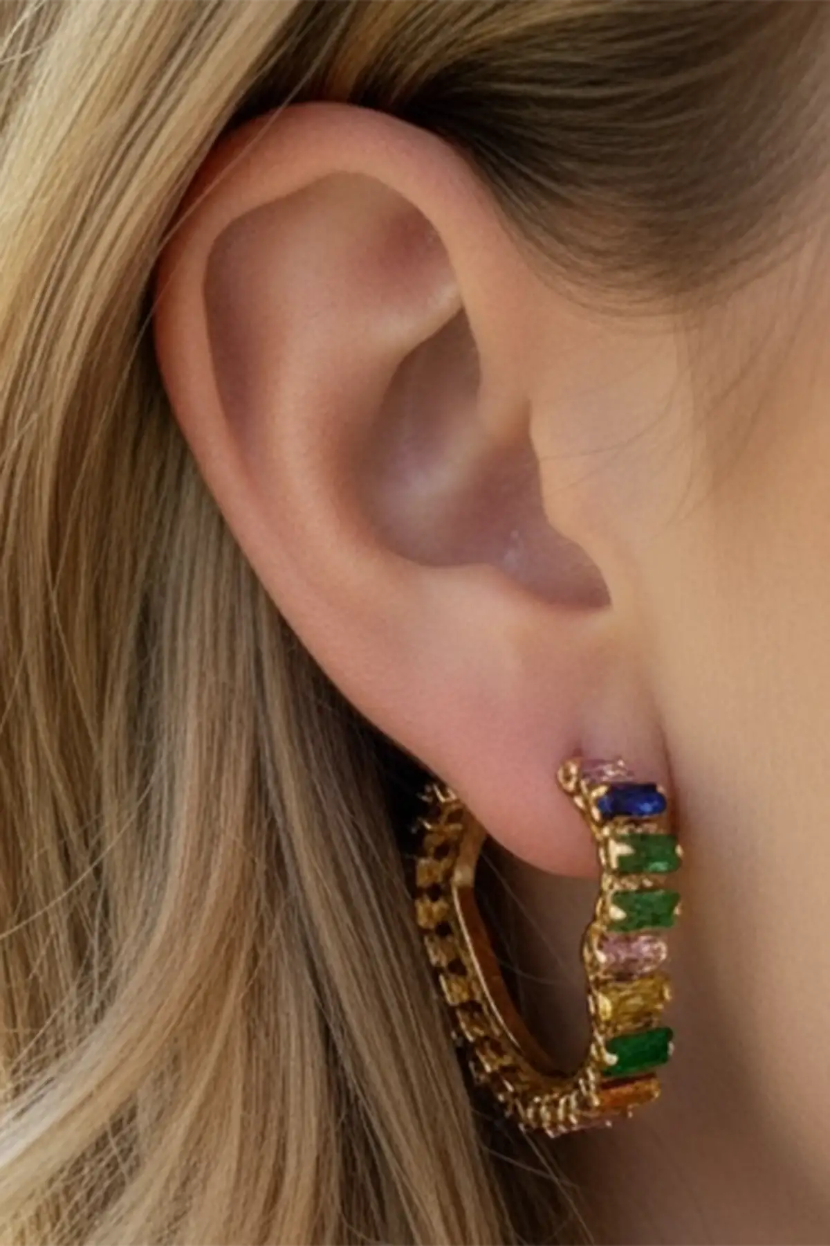 Altın Renk Kalp Figürlü Taş Detaylı Çelik Küpe (Çift)