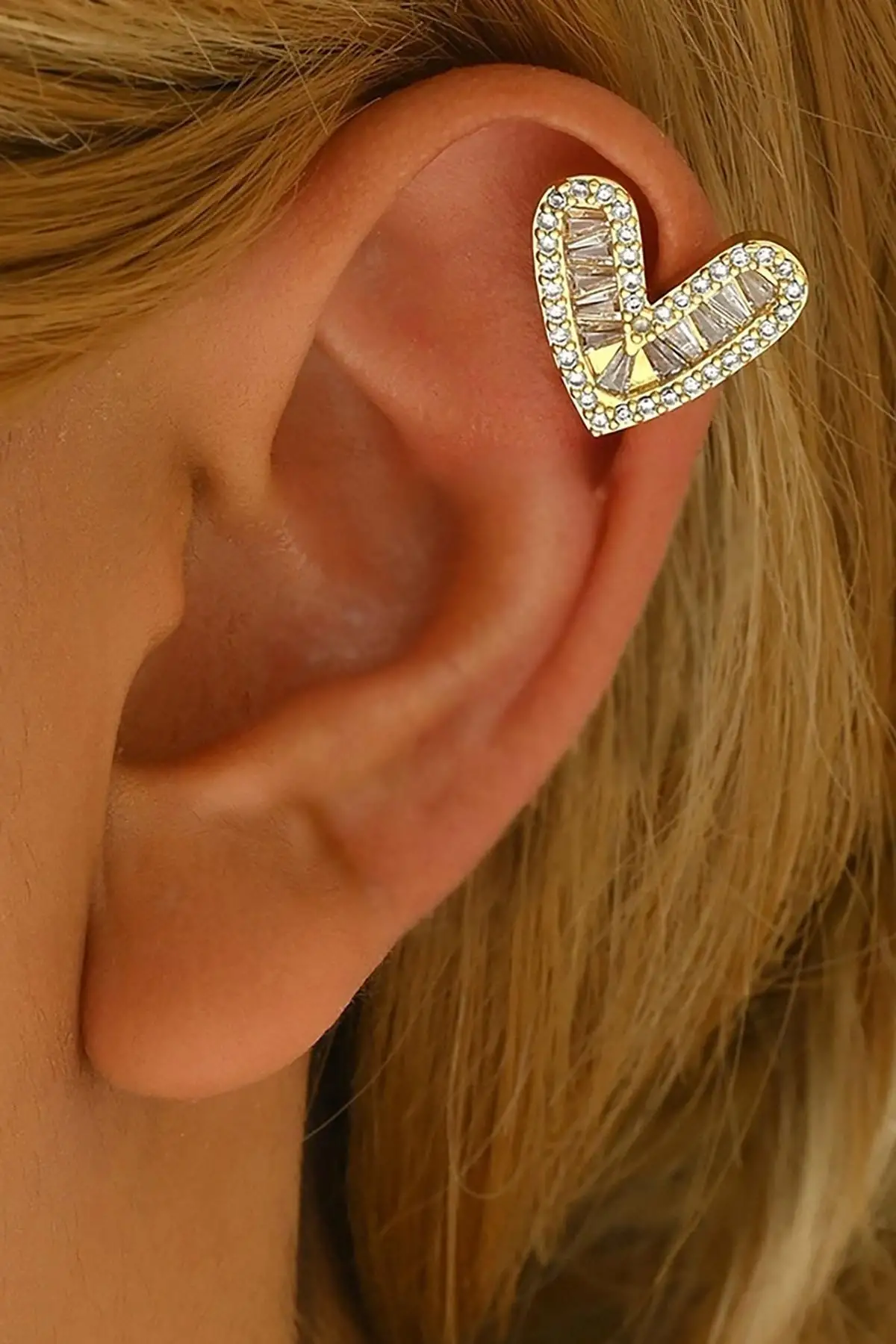 Altın Renk Kalp Figürlü Taş Detaylı Ear Cuff (Tek)