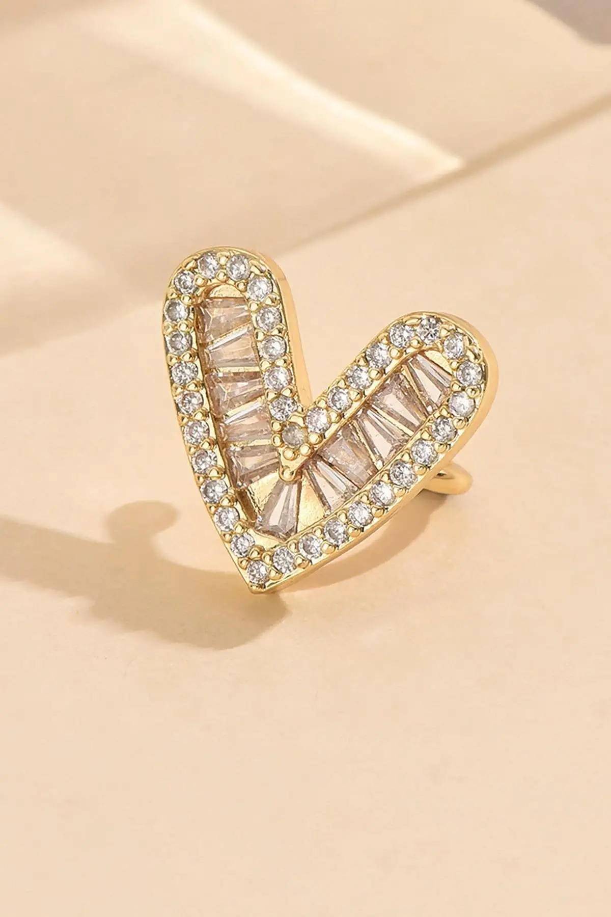 Altın Renk Kalp Figürlü Taş Detaylı Ear Cuff (Tek)