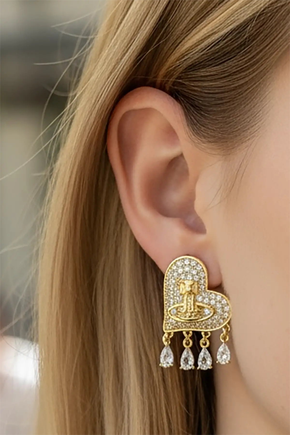 Altın Renk Kalp Figürlü Taş Detaylı Küpe (Çift)