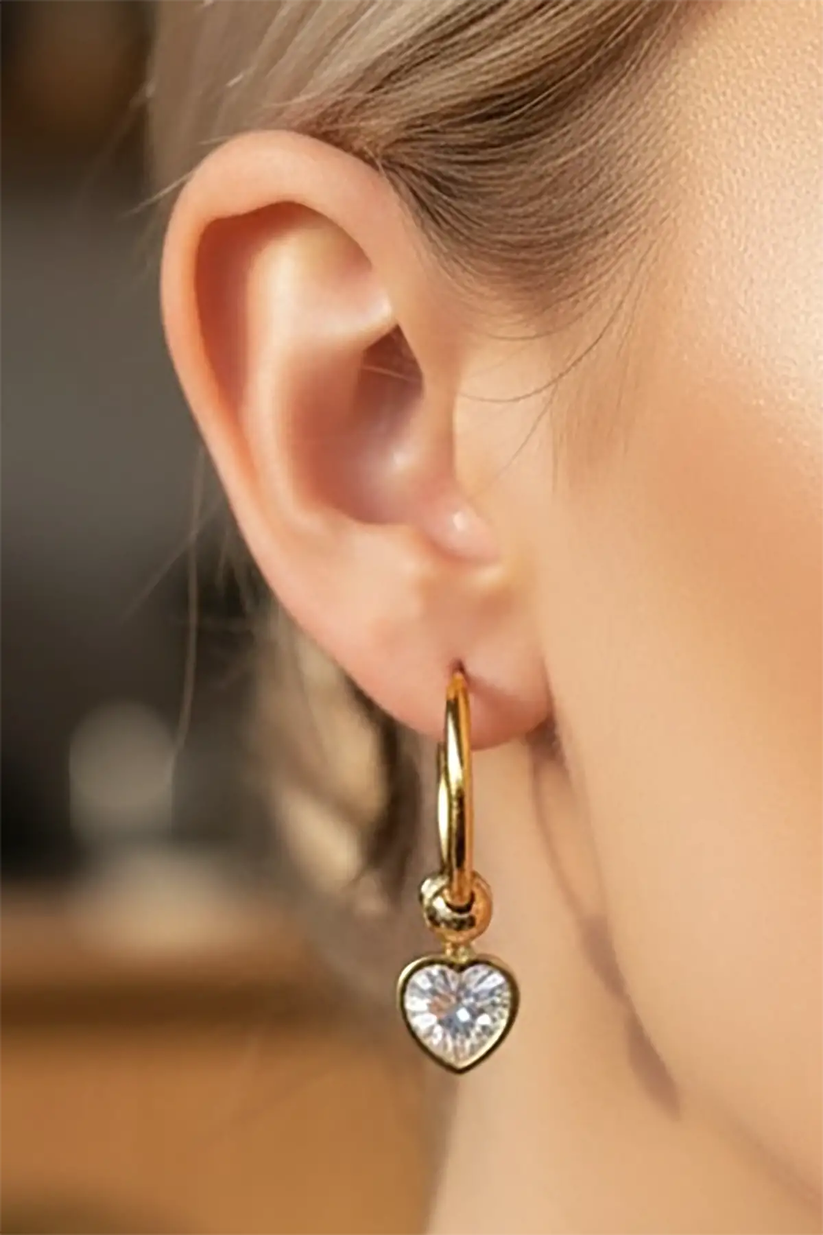 Altın Renk Kalp Figürlü Taş Detaylı Küpe (Çift)