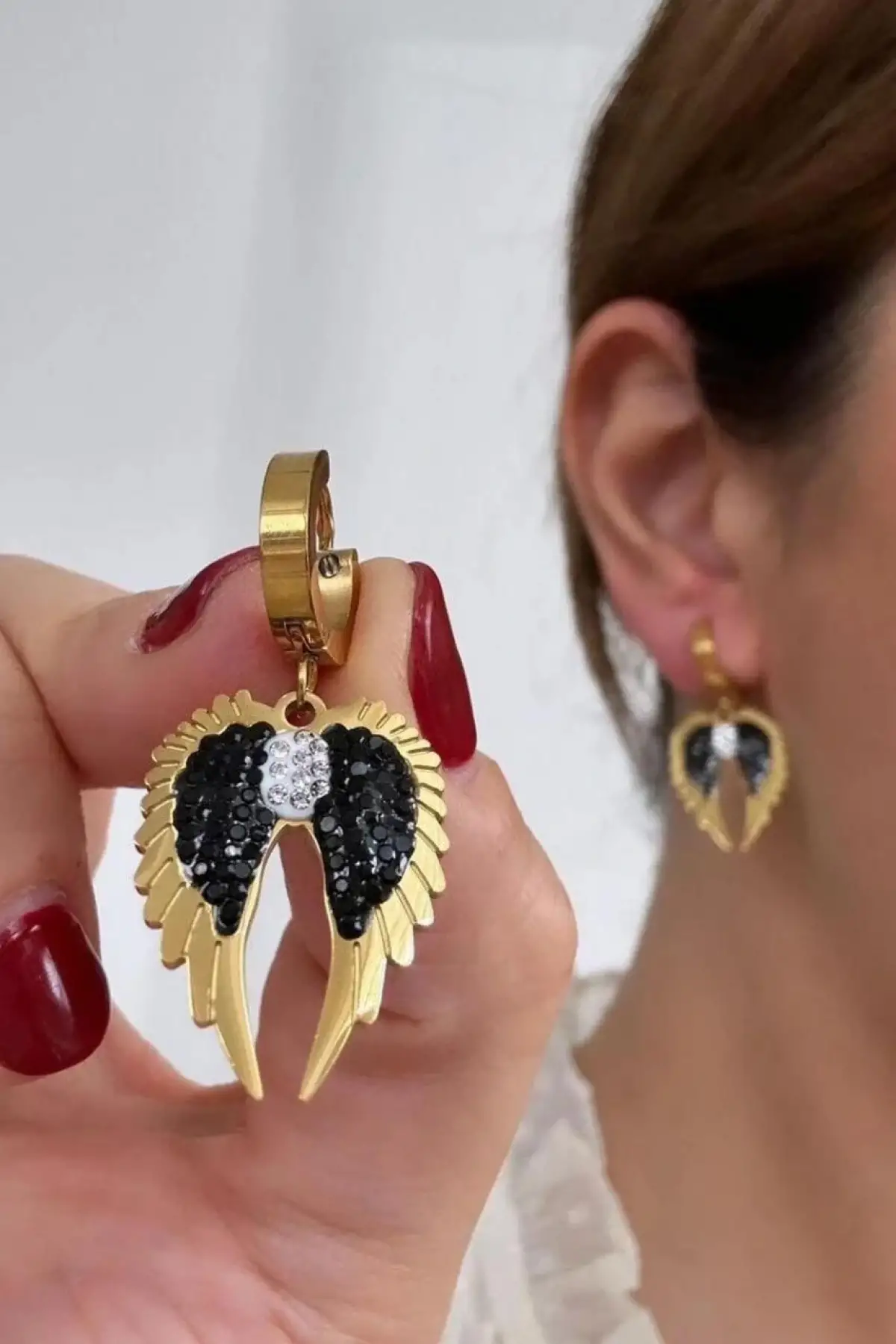 Altın Renk Kanat Figürlü Çelik Küpe (Çift)