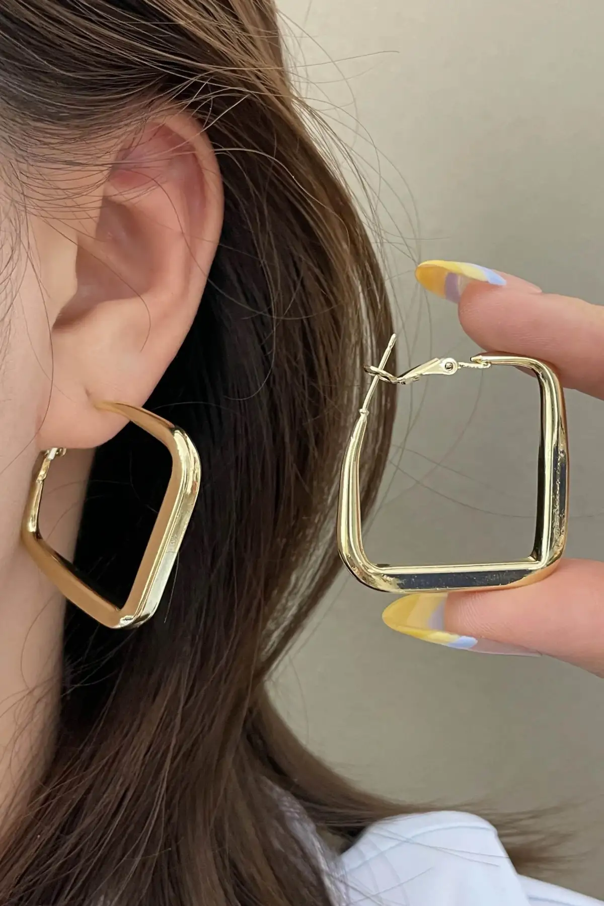 Altın Renk Kare Küpe (Çift)