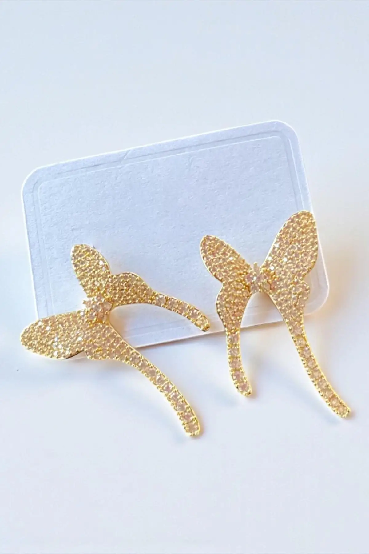 Altın Renk Kelebek Figürlü Küpe (Çift)