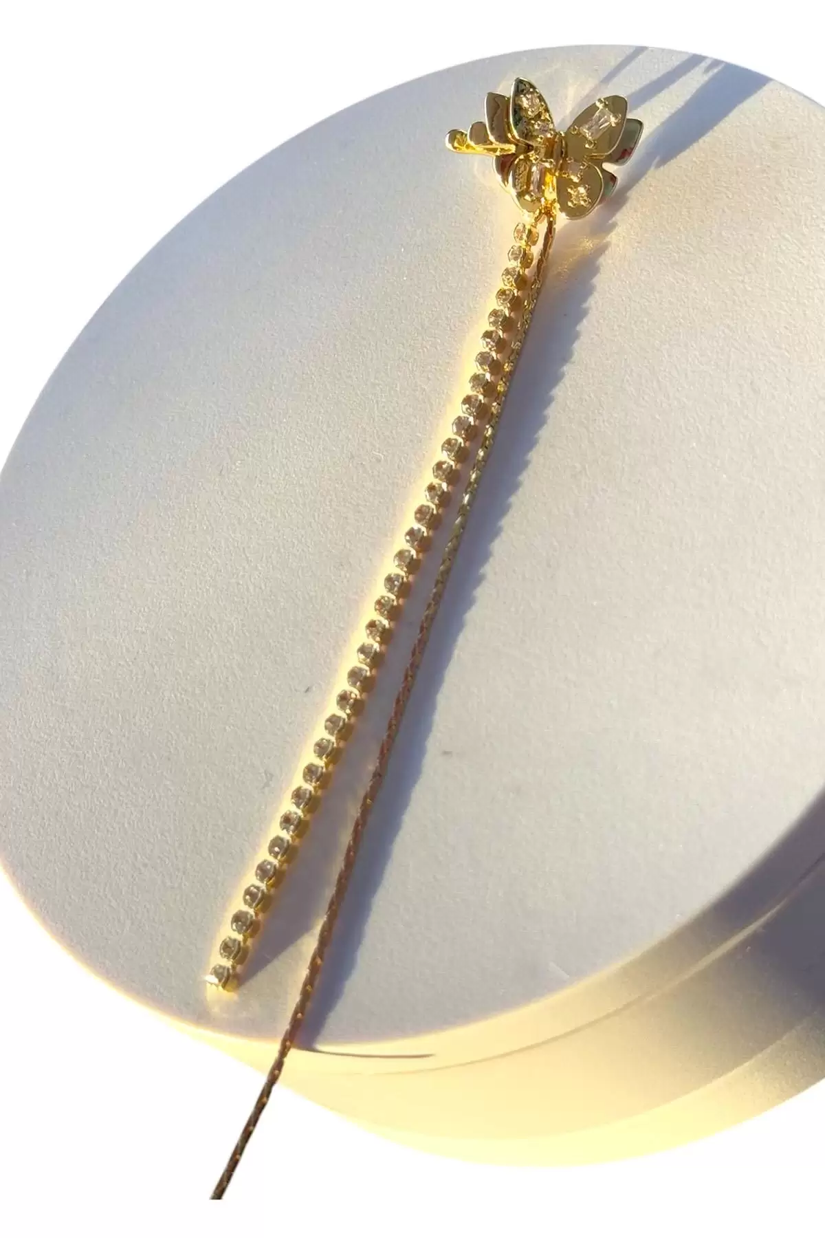 Altın Renk Kelebek Figürlü Sallantılı Ear Cuff Küpe (Tek)