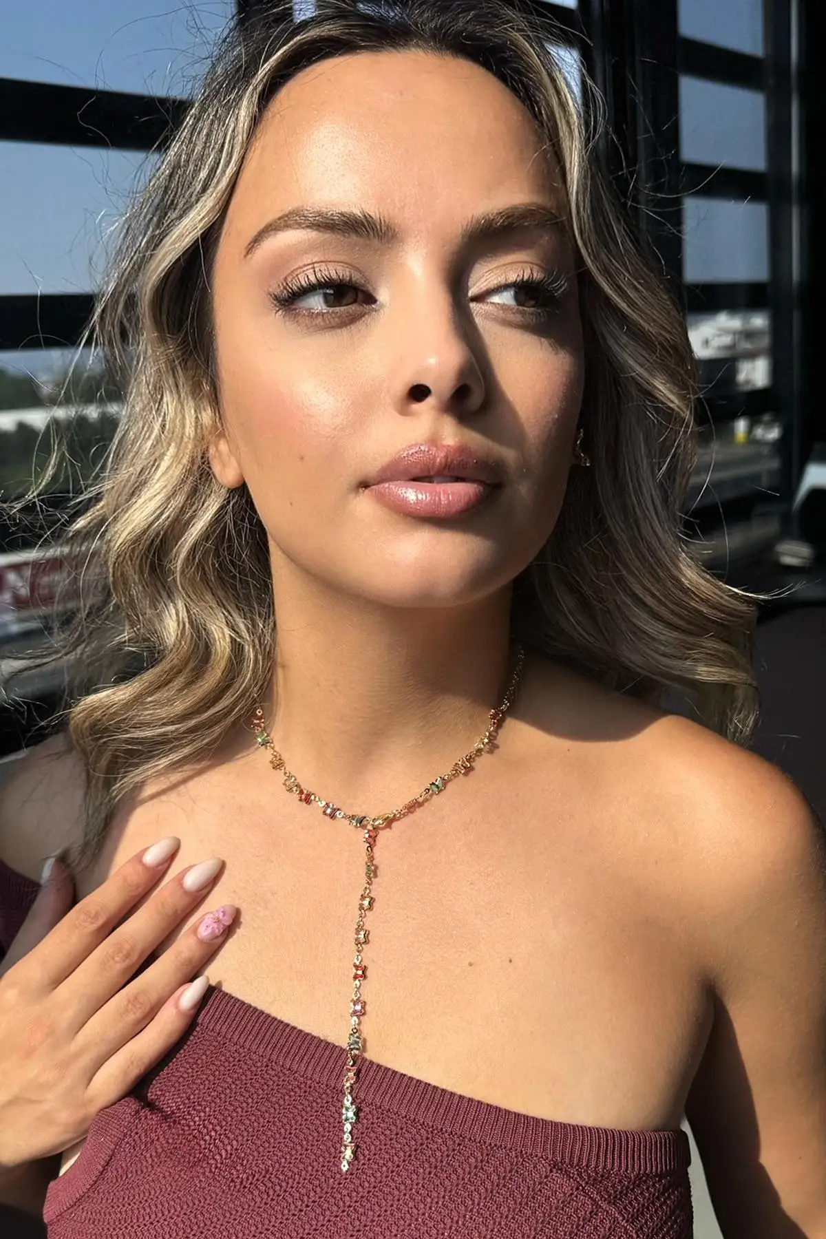 Altın Renk Kelebek Figürlü Taş Detaylı Çelik Y Kolye