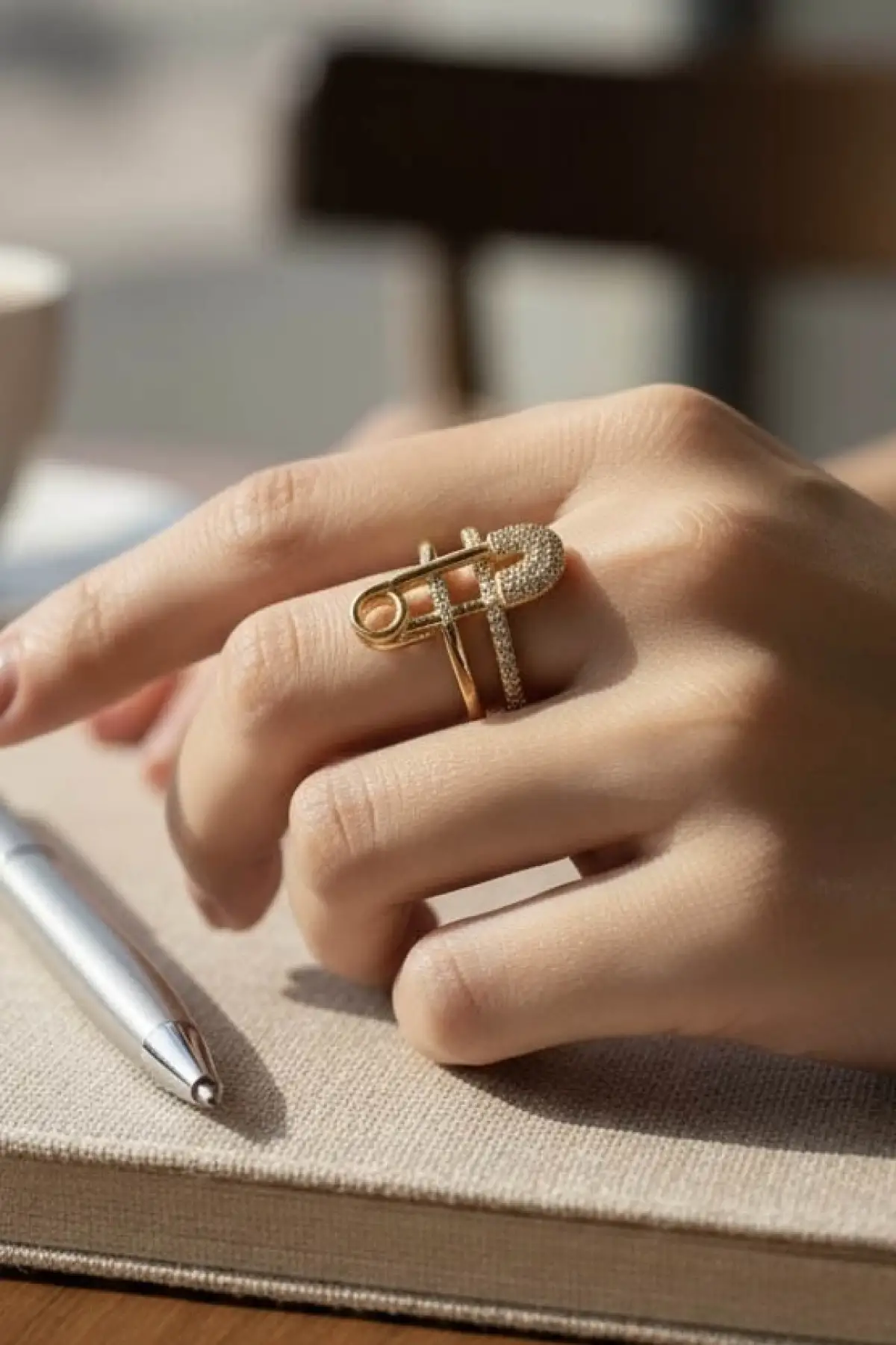 Altın Renk Kilitli İğne Figürlü 14K Altın Kaplama Ayarlanabilir Yüzük