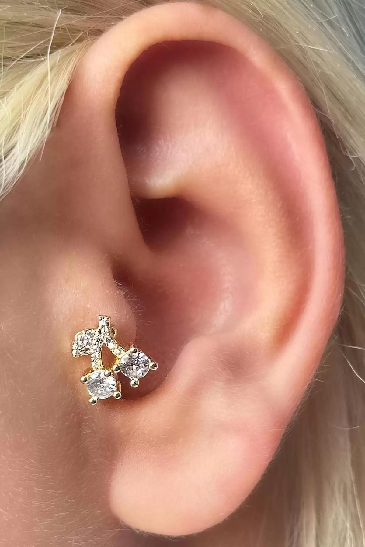 Altın Renk Kiraz Figürlü Çelik Tragus/Kıkırdak Küpe/Piercing (Tek)  Adres Oluştur