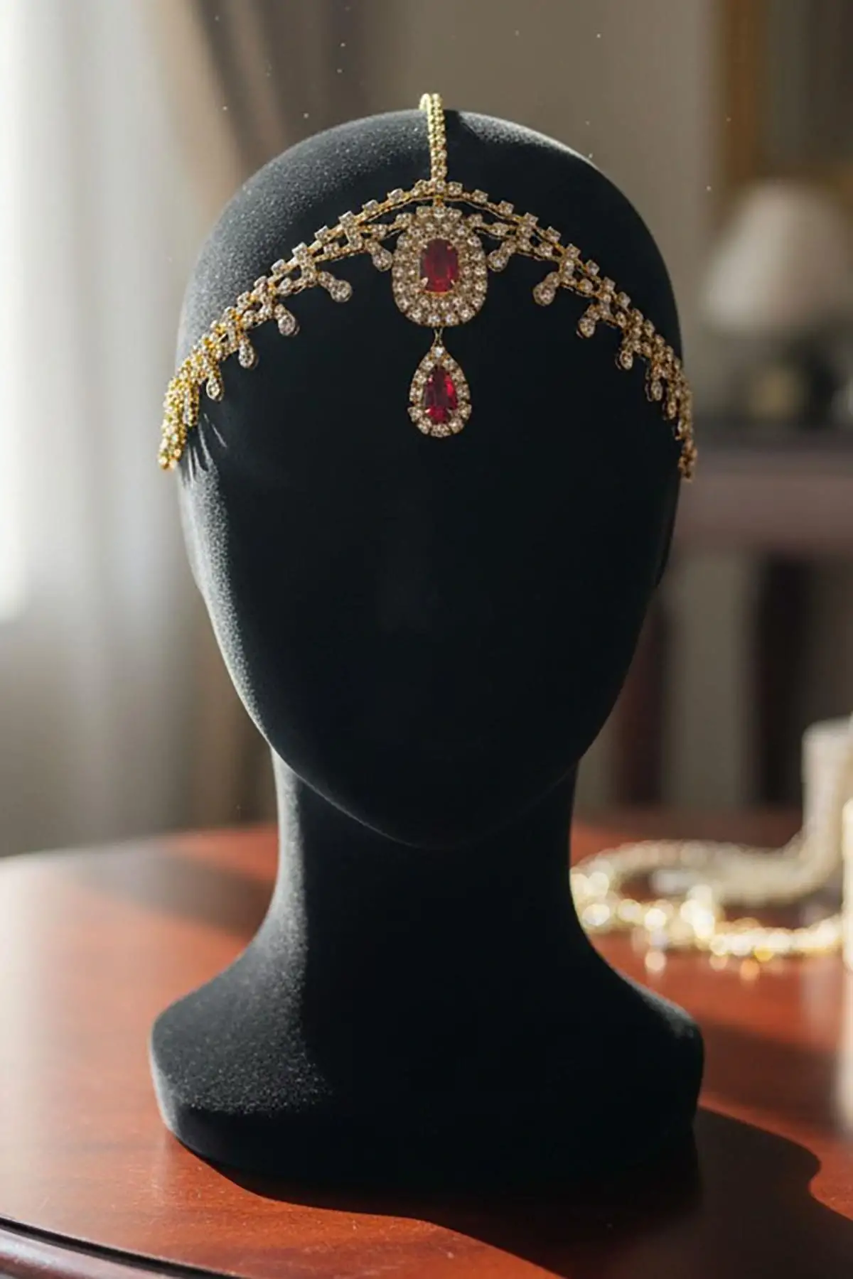 Altın Renk Kırmızı Taş Detaylı Alınlık/Kına Aksesuarı