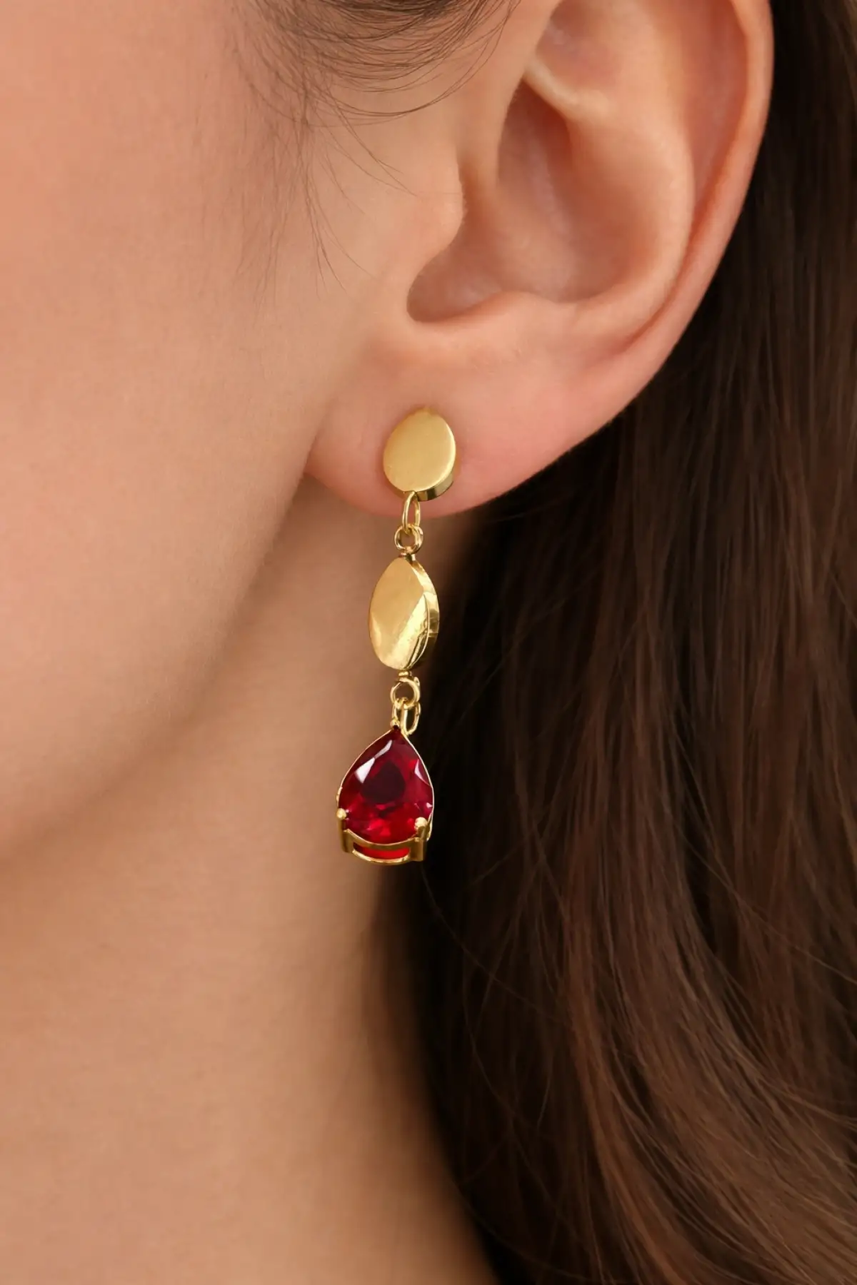 Altın Renk Kırmızı Taş Detaylı Çelik Küpe (Çift)