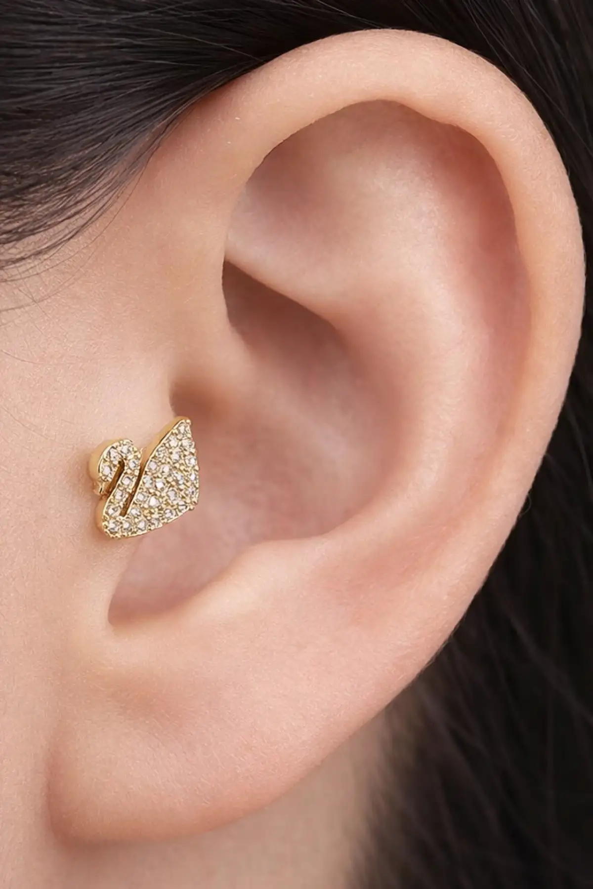 Altın Renk Kuğu Figürlü Taş Detaylı Cerrahi Çelik Tragus/Kıkırdak Küpe/Piercing (Tek)