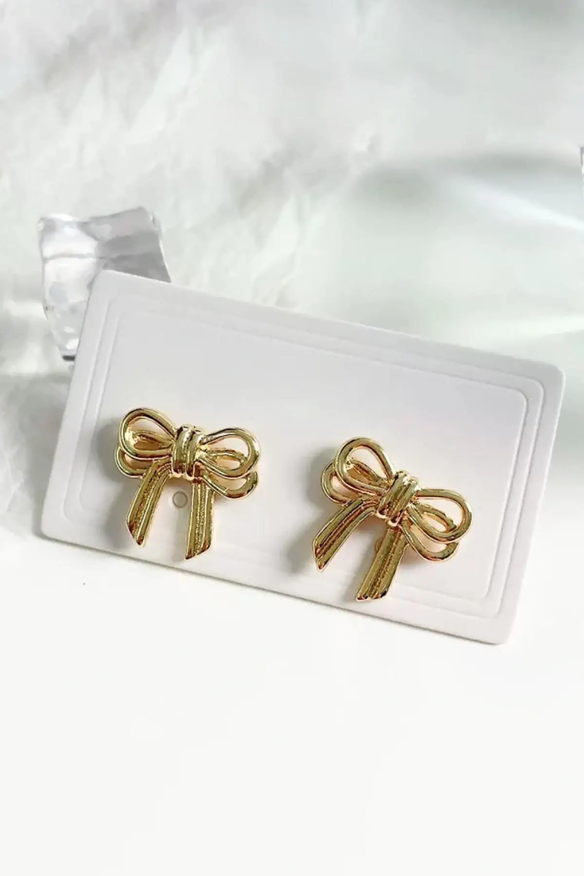 Altın Renk Kurdele Figürlü Çelik Küpe (Çift)