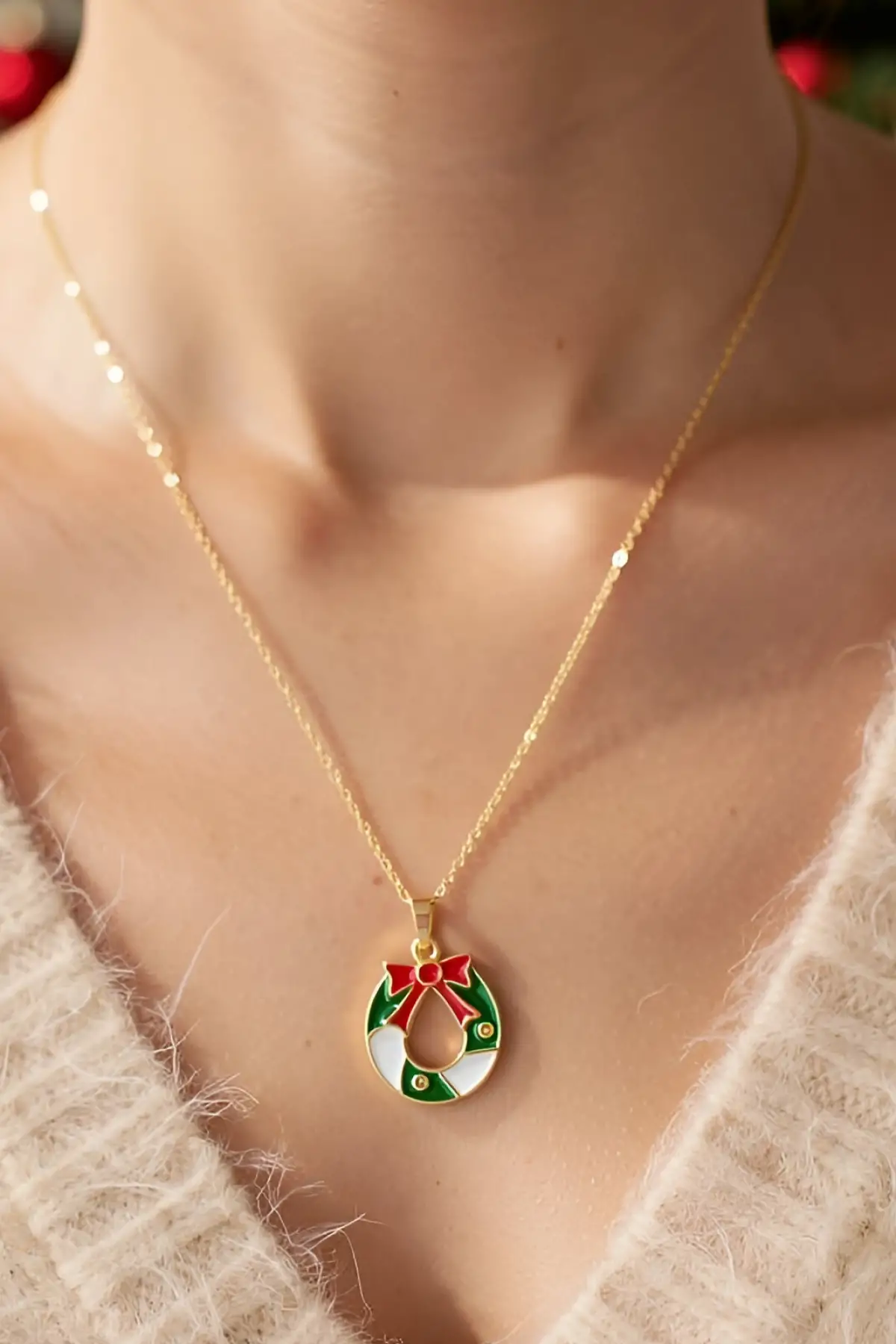 Altın Renk Kurdele Figürlü Çelik Yılbaşı Kolyesi