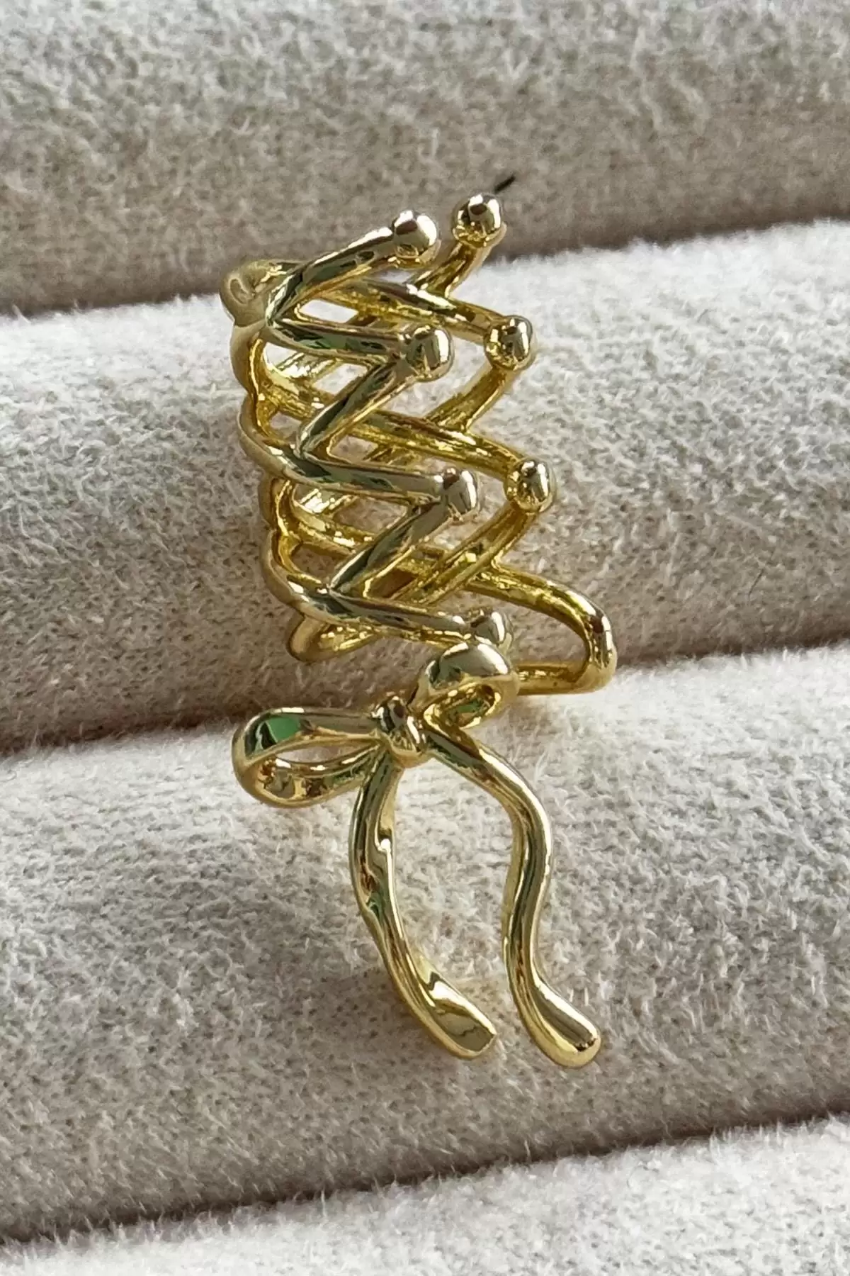 Altın Renk Kurdele Figürlü Ear Cuff Küpe (Tek)