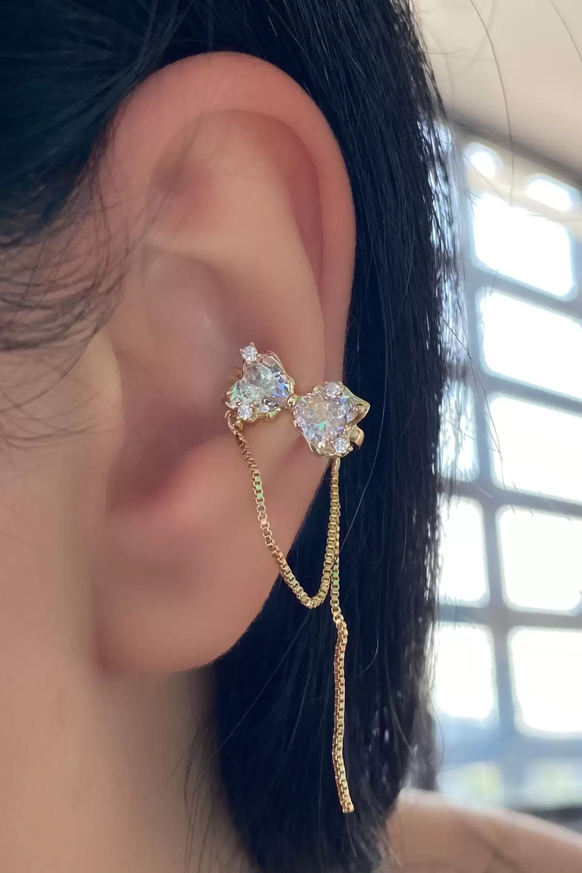 Altın Renk Kurdele Figürlü Taş Detaylı Ear Cuff Küpe (Tek)