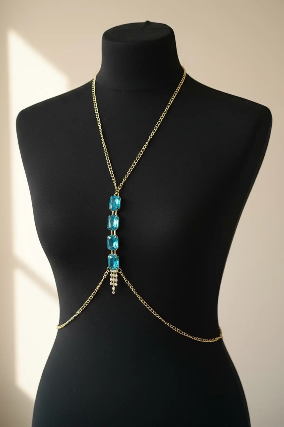 Altın Renk Mavi Taş Detaylı Vücut Aksesuarı